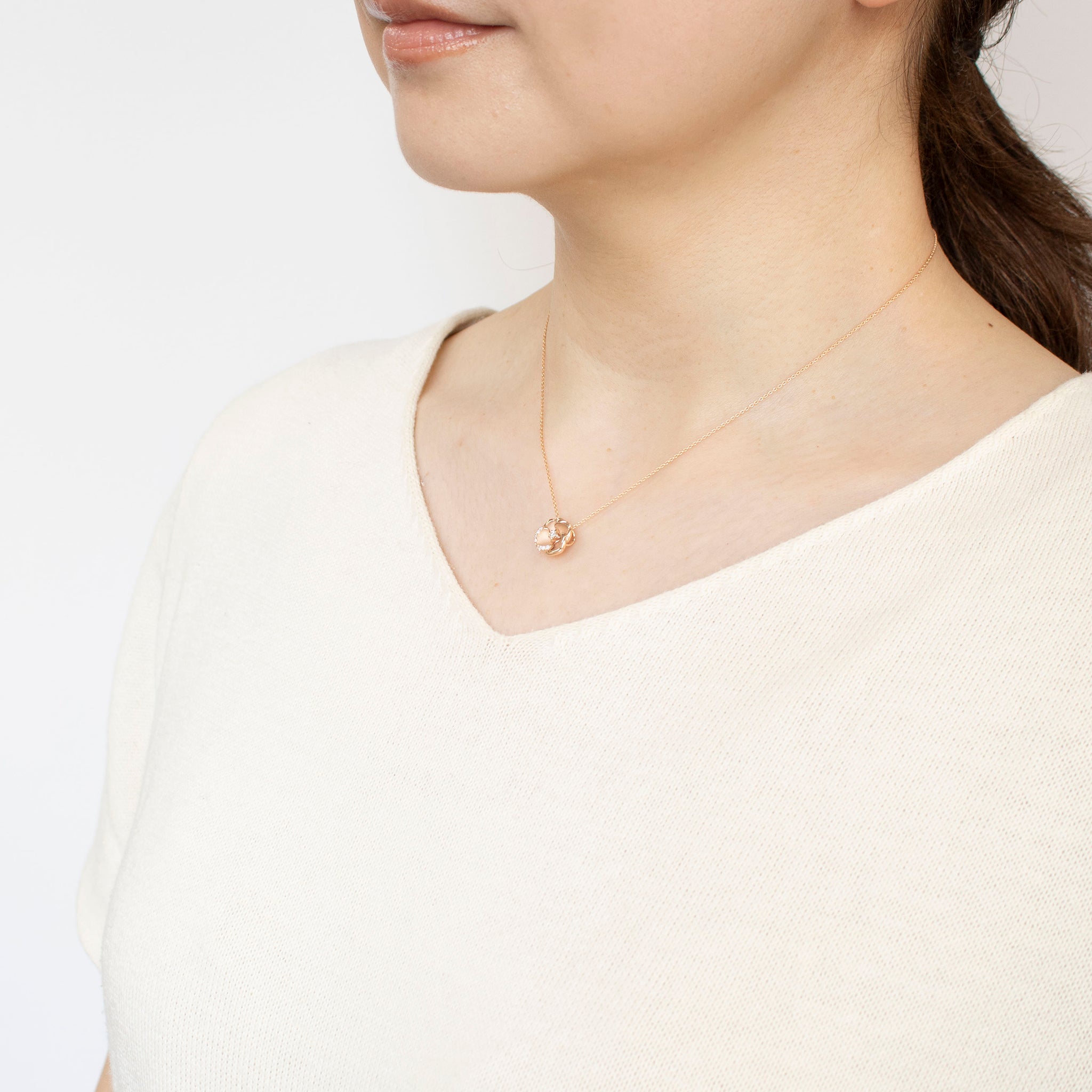 ダイヤモンド K18ネックレス(カメリアモチーフ/4月誕生石/鑑別書付)《25N00202》