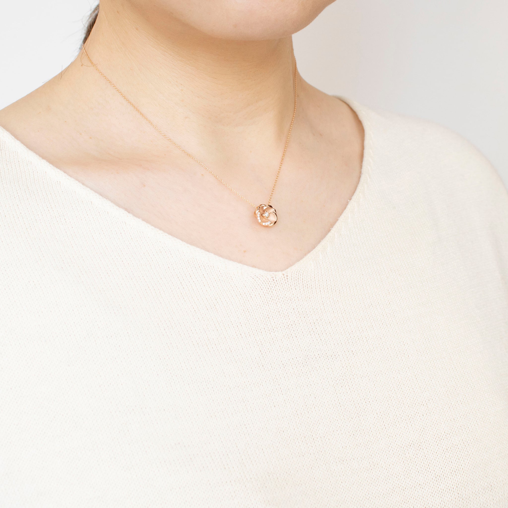 ダイヤモンド K18ネックレス(カメリアモチーフ/4月誕生石/鑑別書付)《25N00202》