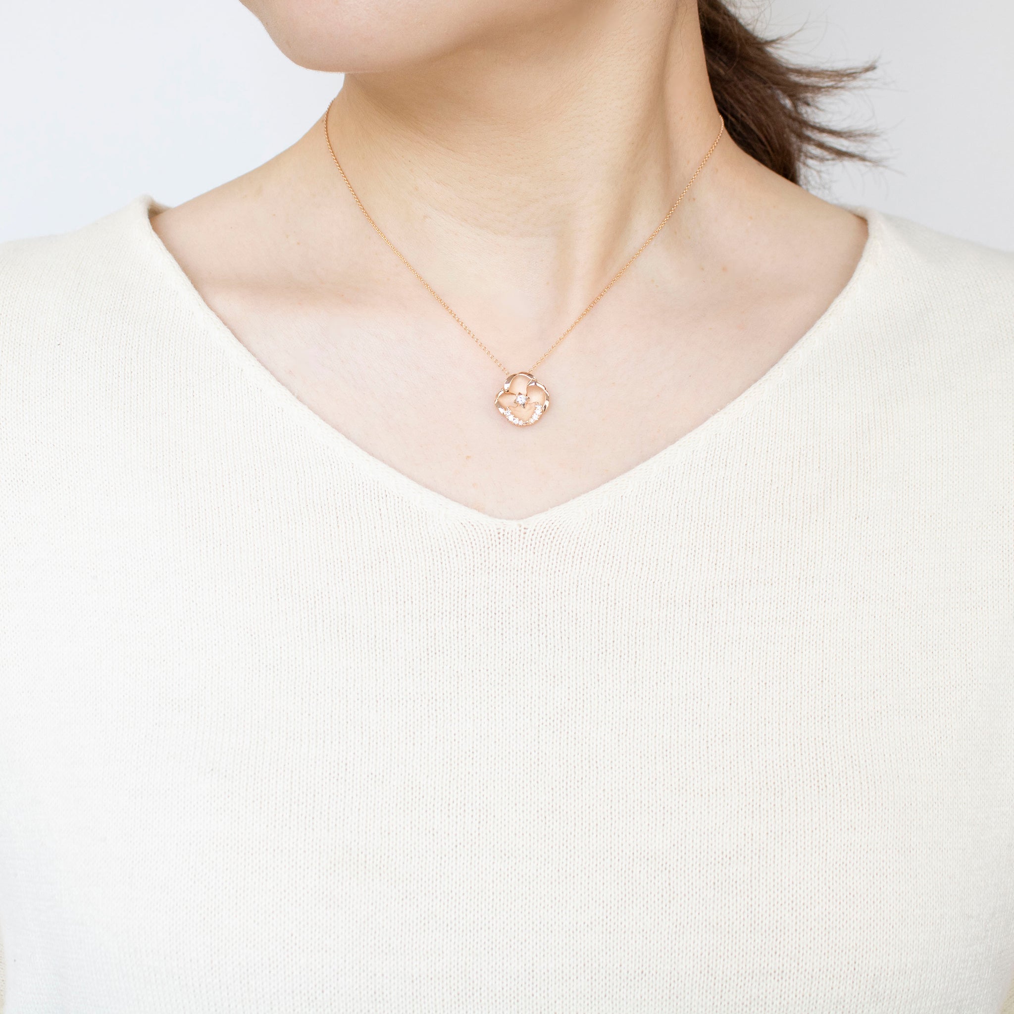 ダイヤモンド K18ネックレス(カメリアモチーフ/4月誕生石/鑑別書付)《25N00203》