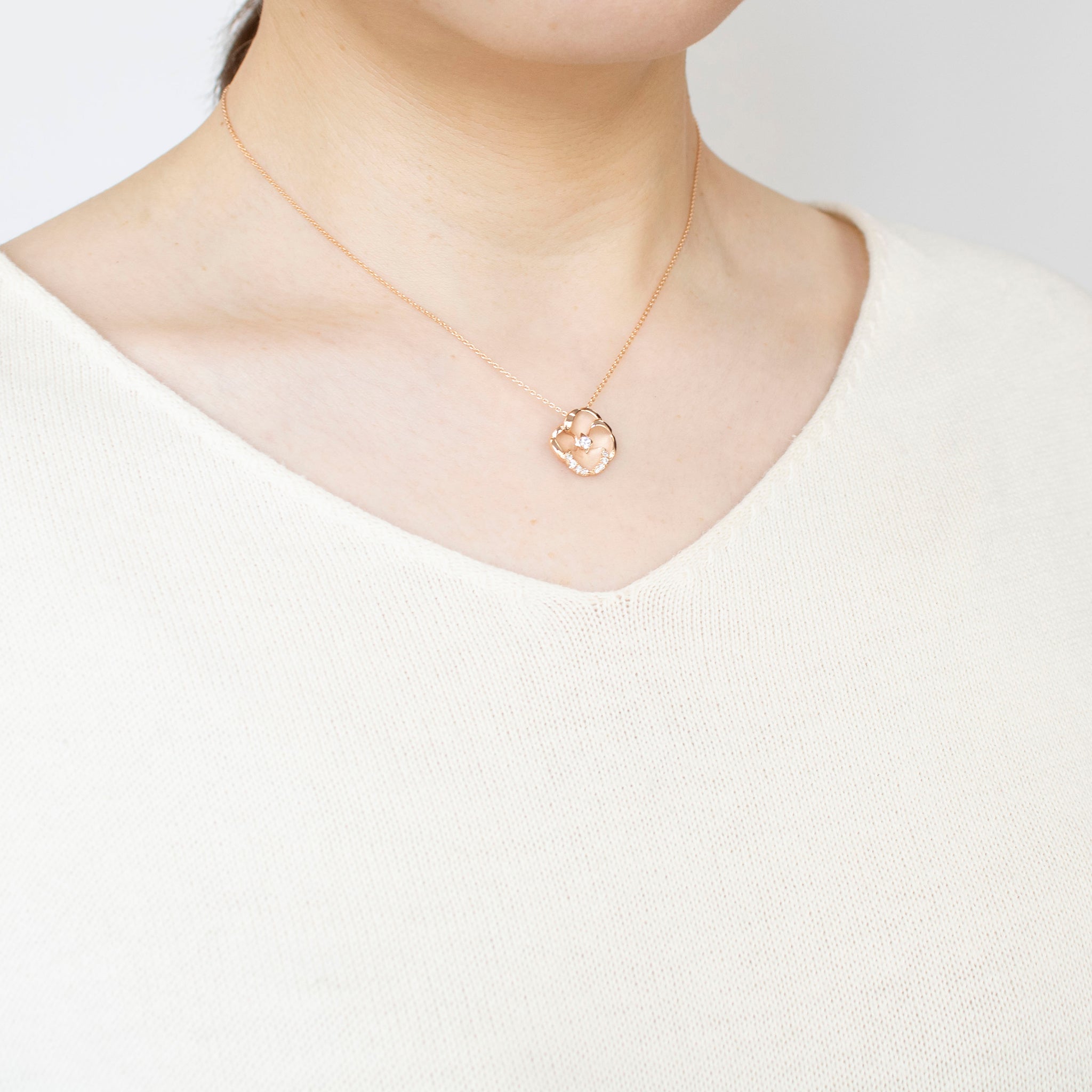 ダイヤモンド K18ネックレス(カメリアモチーフ/4月誕生石/鑑別書付)《25N00203》