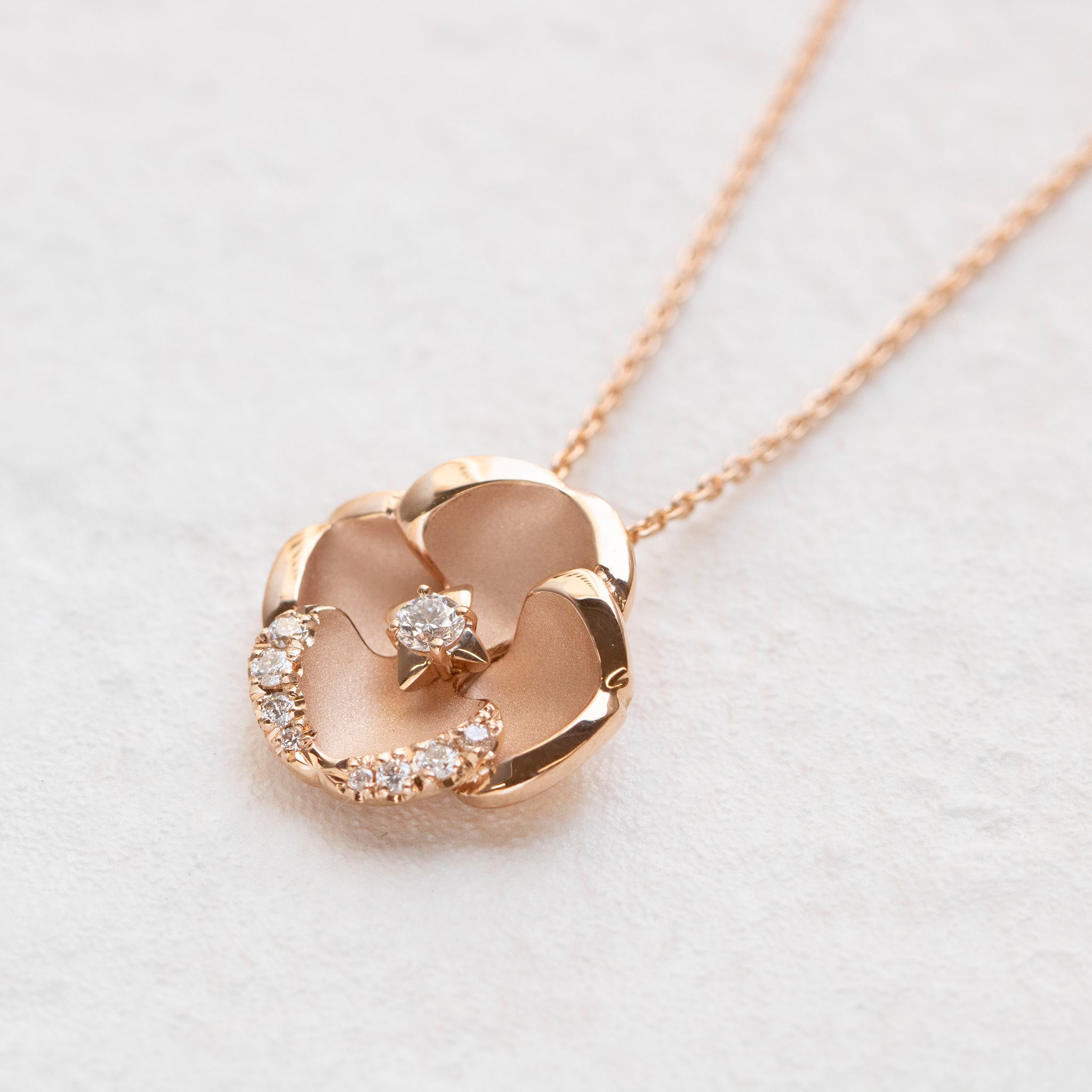 ダイヤモンド K18ネックレス(カメリアモチーフ/4月誕生石/鑑別書付)《25N00203》