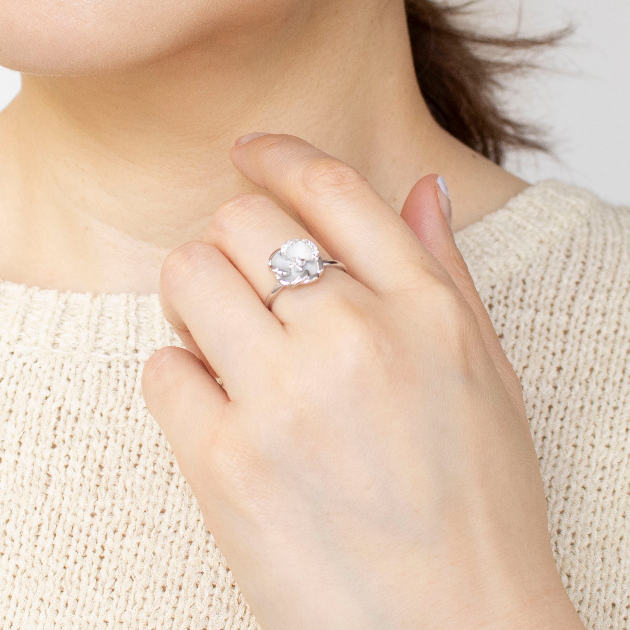 ダイヤモンド プラチナリング(カメリアモチーフ/4月誕生石)《25N00205》