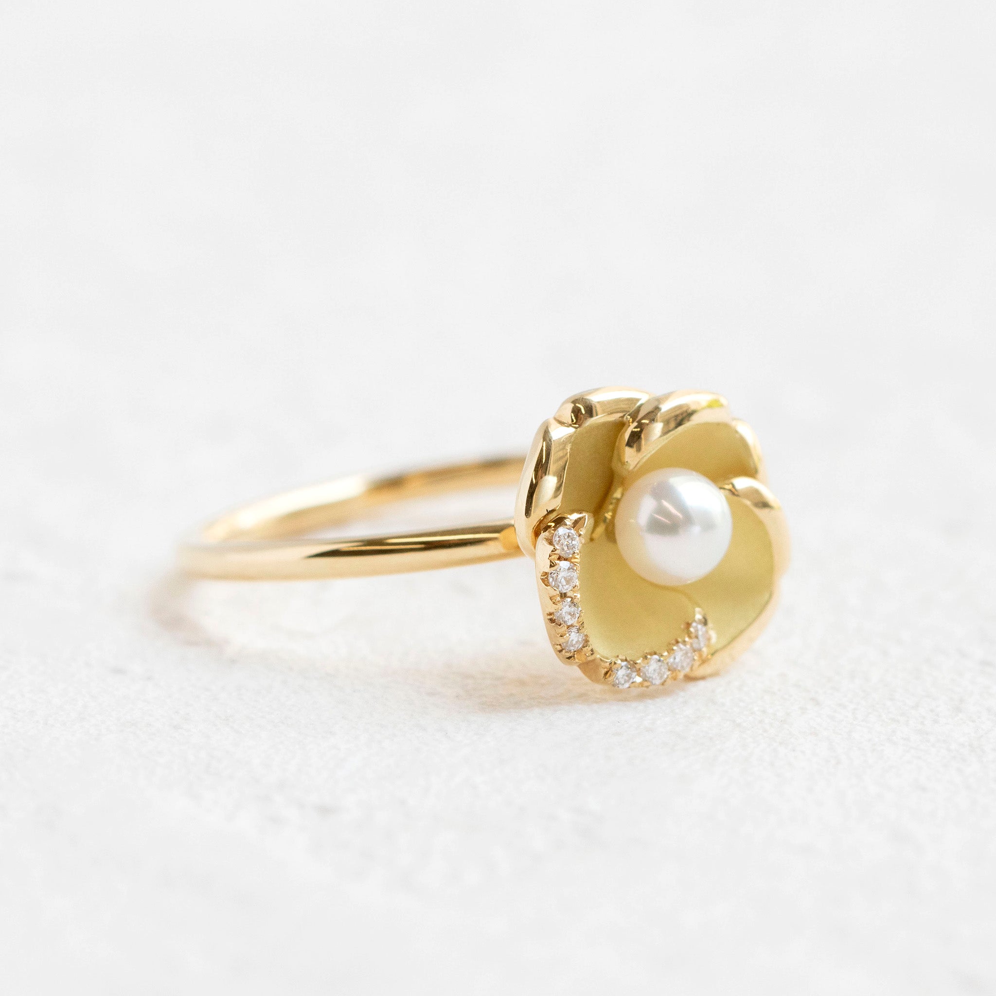 パール K18リング(アコヤ真珠/4mm/カメリアモチーフ/6月誕生石/鑑別書付)《25N00206》