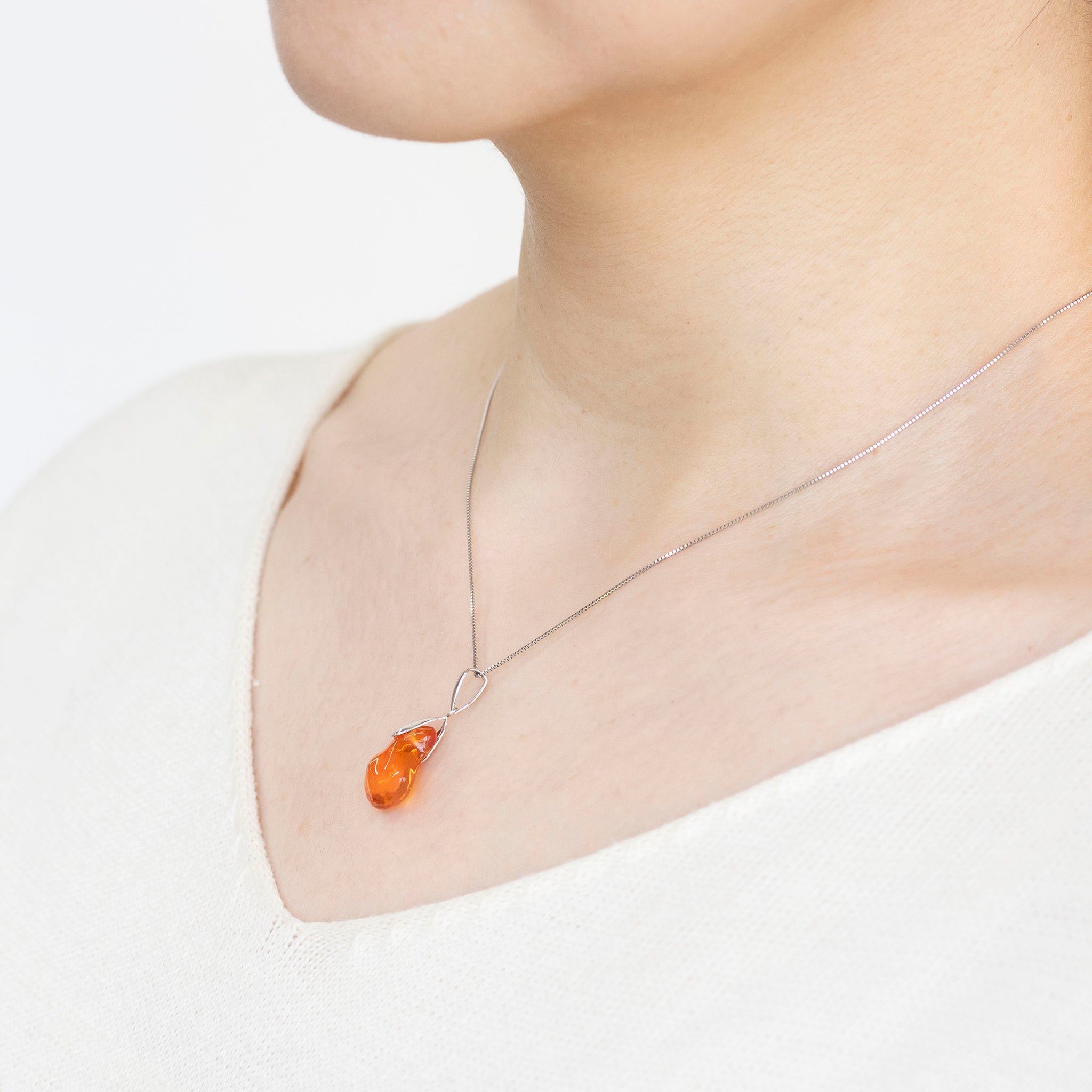 【限定4点】ファイヤーオパール プラチナネックレス(4カラット/10月誕生石)《25N00303》