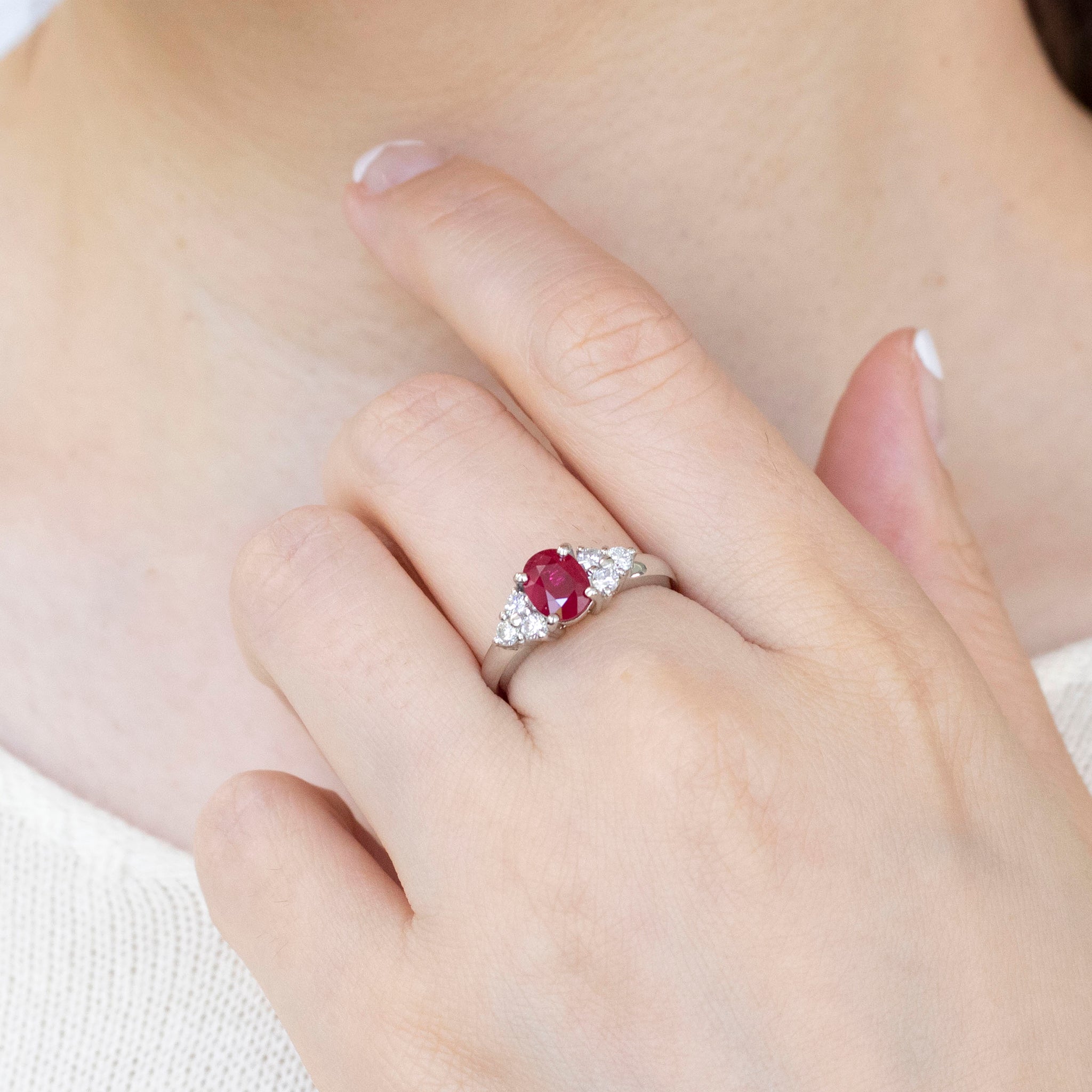 ルビー/ダイヤモンド プラチナリング(1カラット/ピジョンブラッド/7月誕生石/鑑別書付)《25N00401》