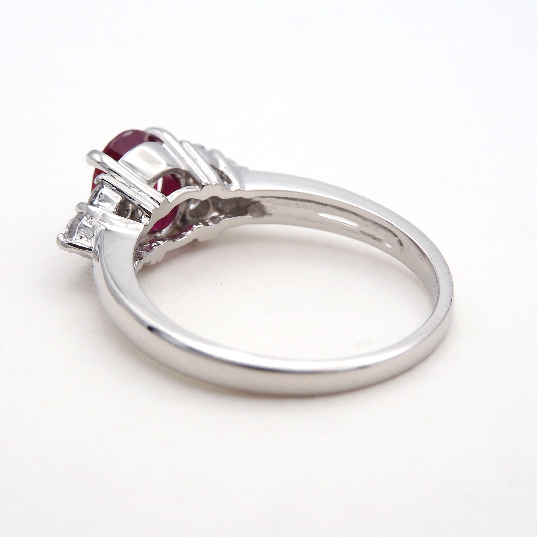 ルビー/ダイヤモンド プラチナリング(1カラット/ピジョンブラッド/7月誕生石/鑑別書付)《25N00401》