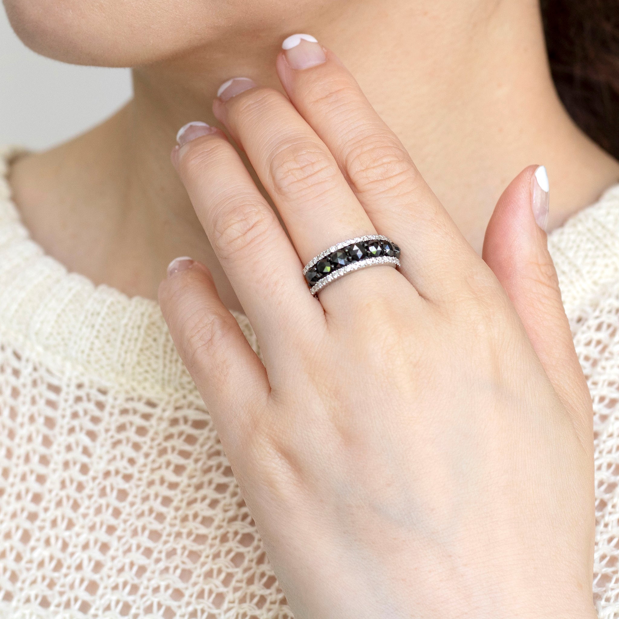 ブラックダイヤモンド/ダイヤモンド プラチナリング(計1.0カラット/4月誕生石)《25N00501》