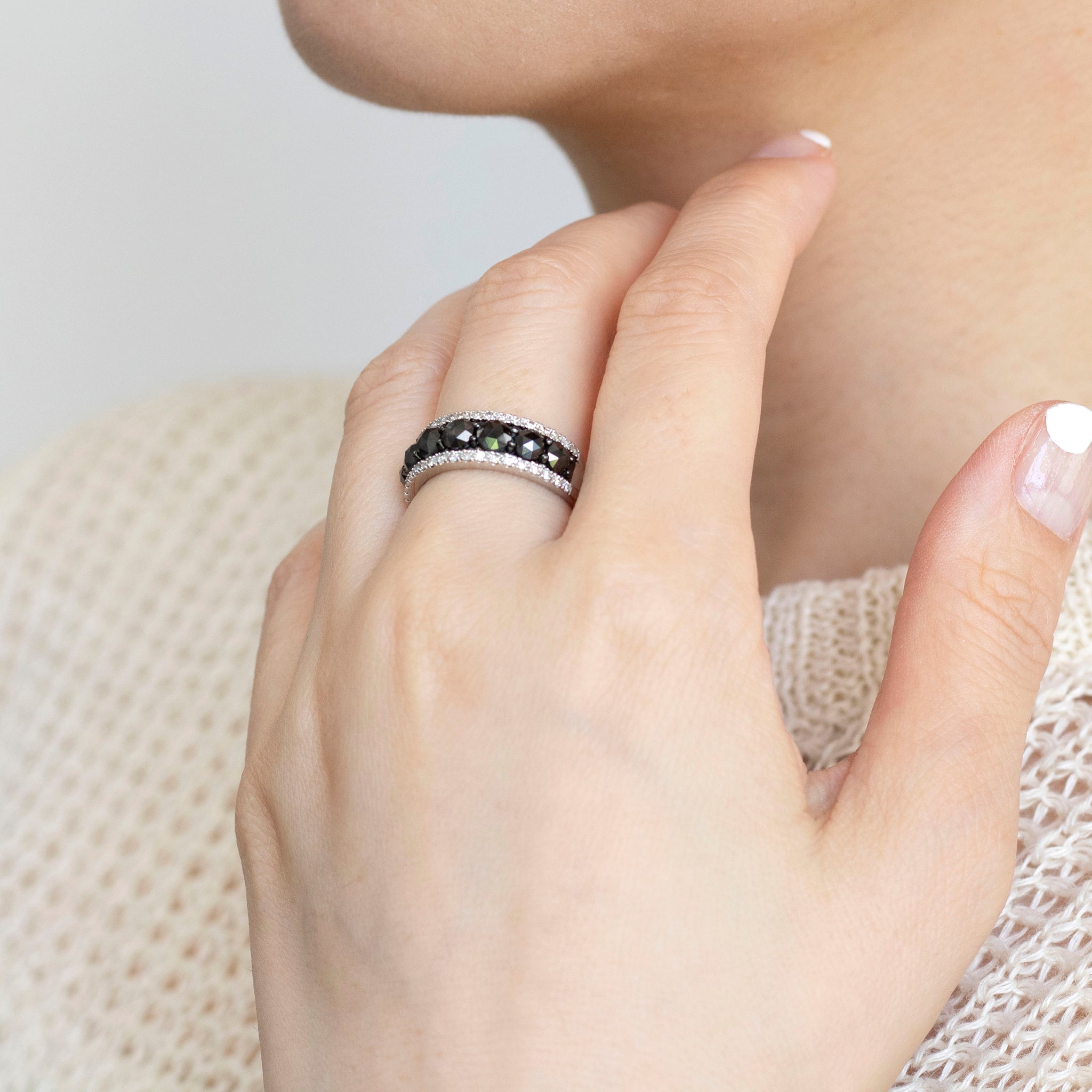 ブラックダイヤモンド/ダイヤモンド プラチナリング(計1.0カラット/4月誕生石)《25N00501》