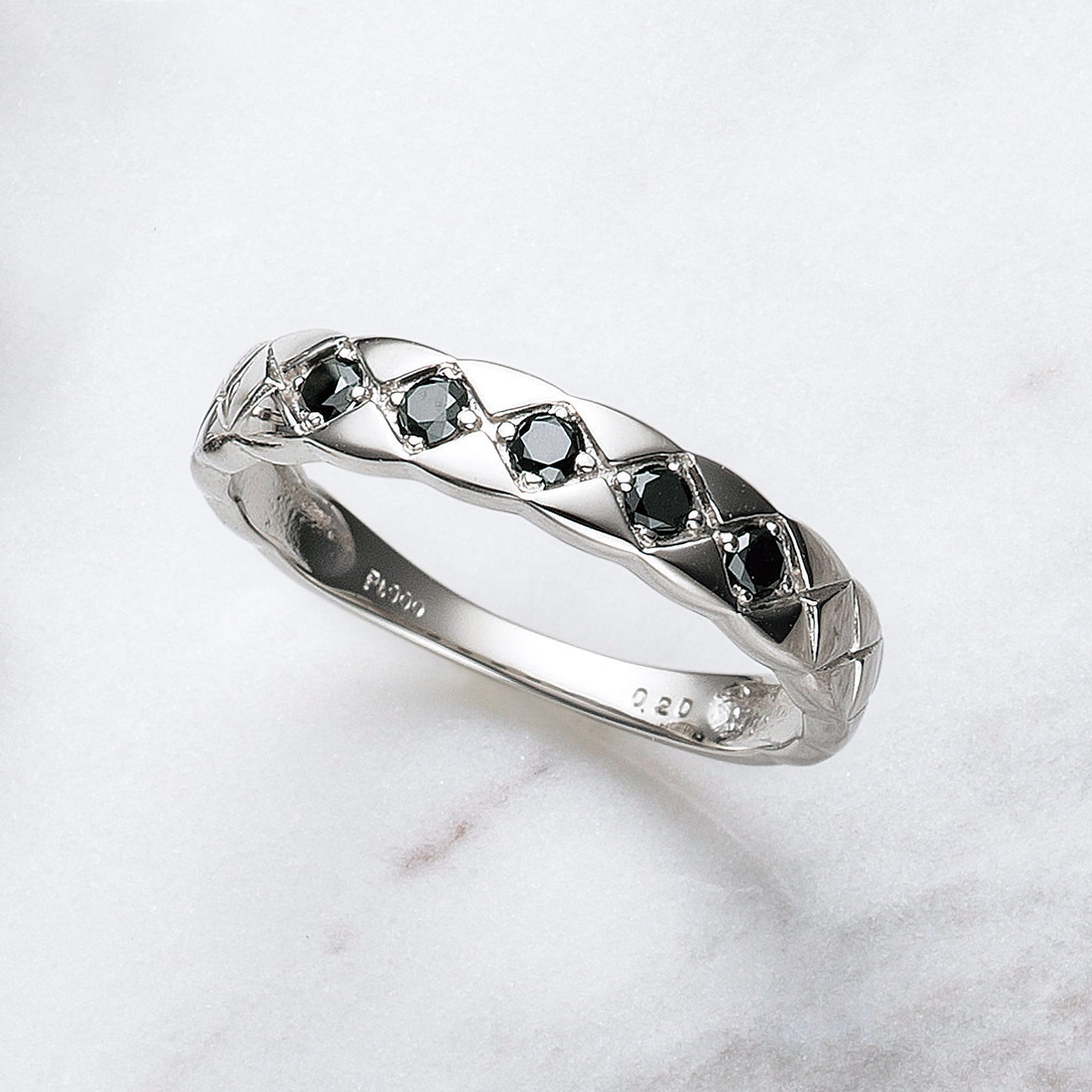 ブラックダイヤモンド/ダイヤモンド プラチナリング(4月誕生石《25N00504》