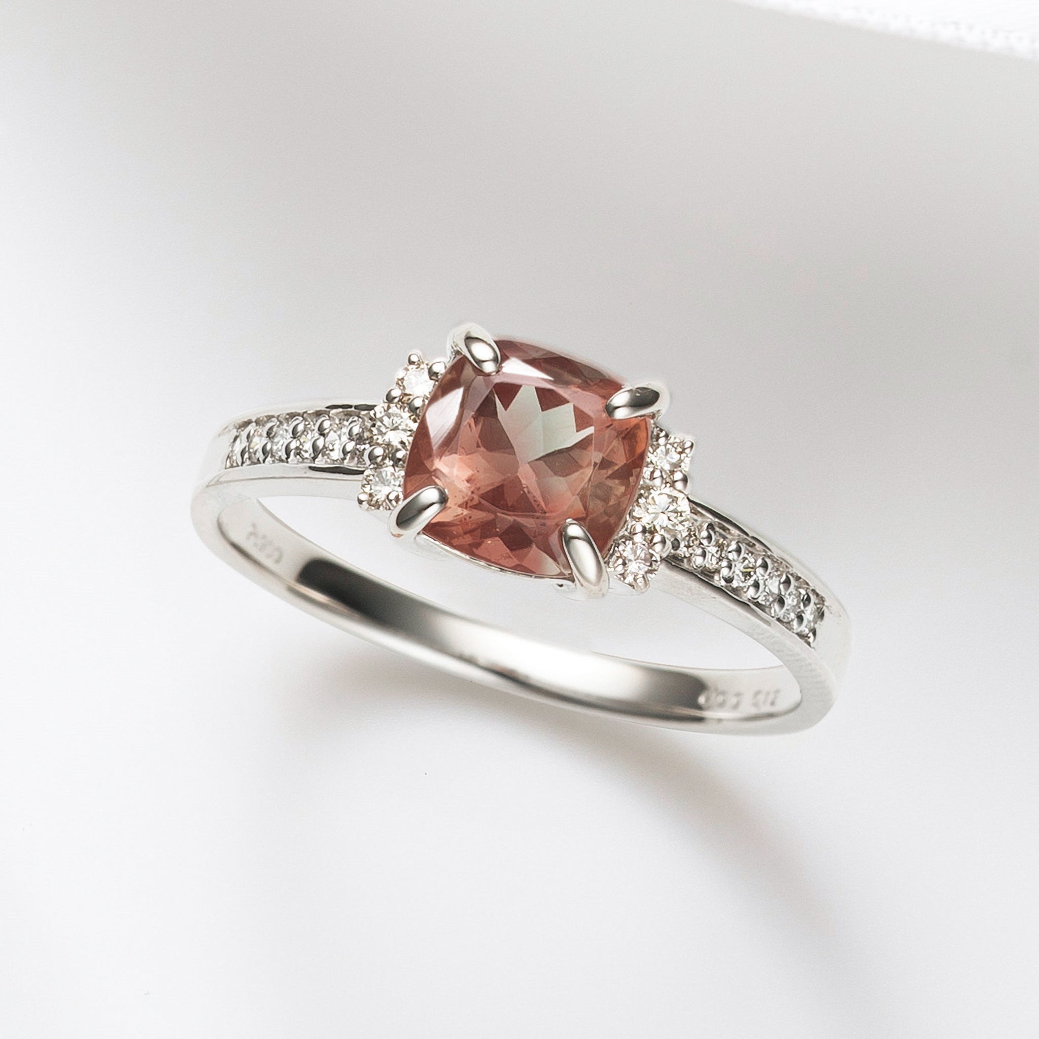 ラブラドライト/ダイヤモンド プラチナリング(クッションシェイプカット)《25N00508》