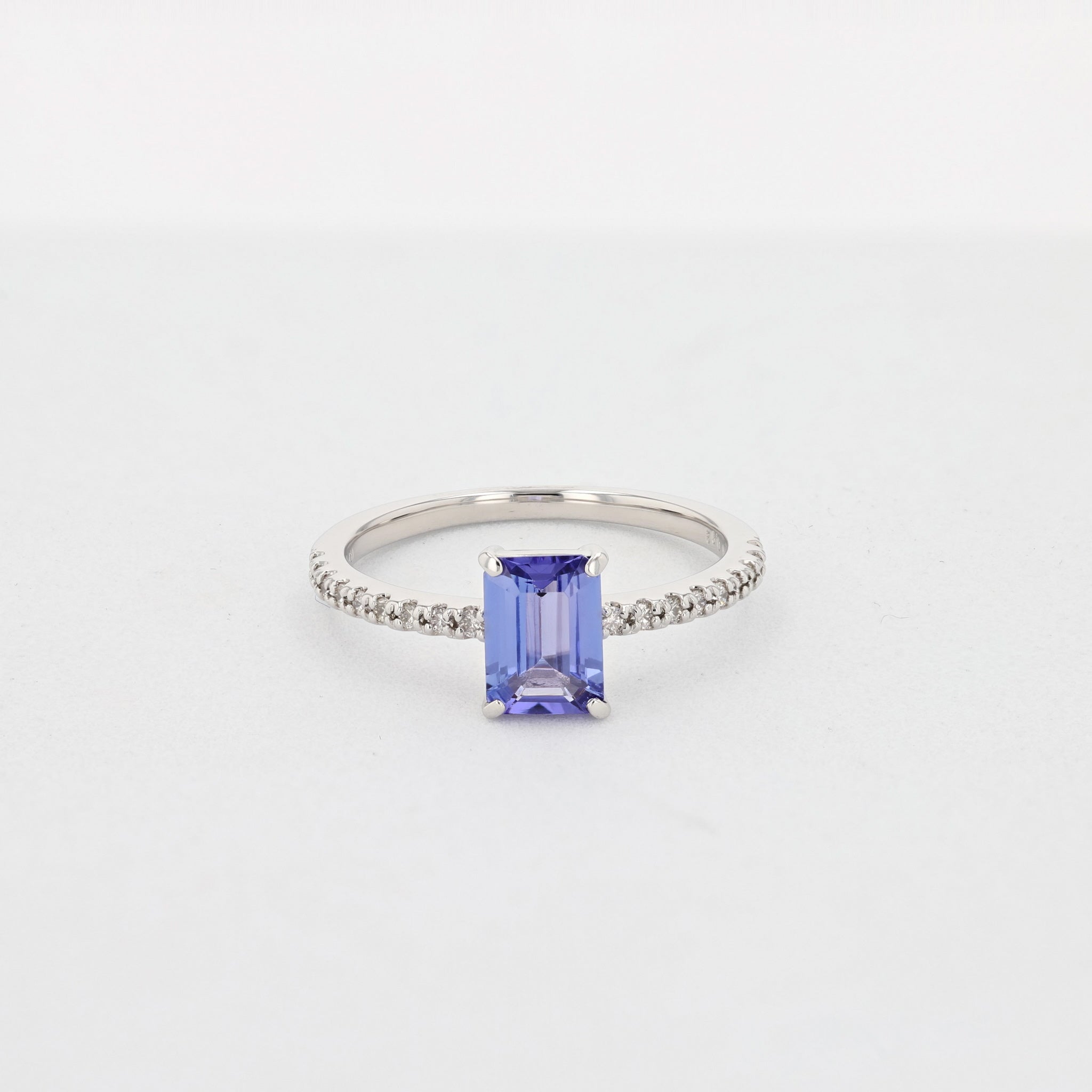 タンザナイト/ダイヤモンド プラチナリング(エメラルドカット/12月誕生石)《25N00605》