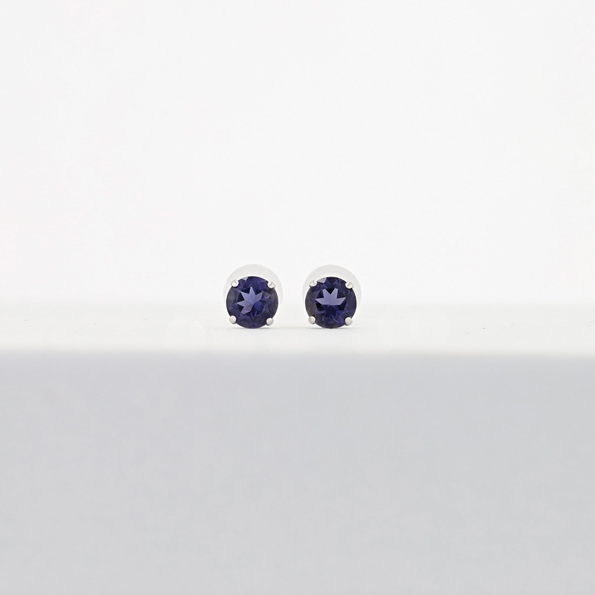 アイオライト プラチナピアス(3月誕生石)《25N00710》