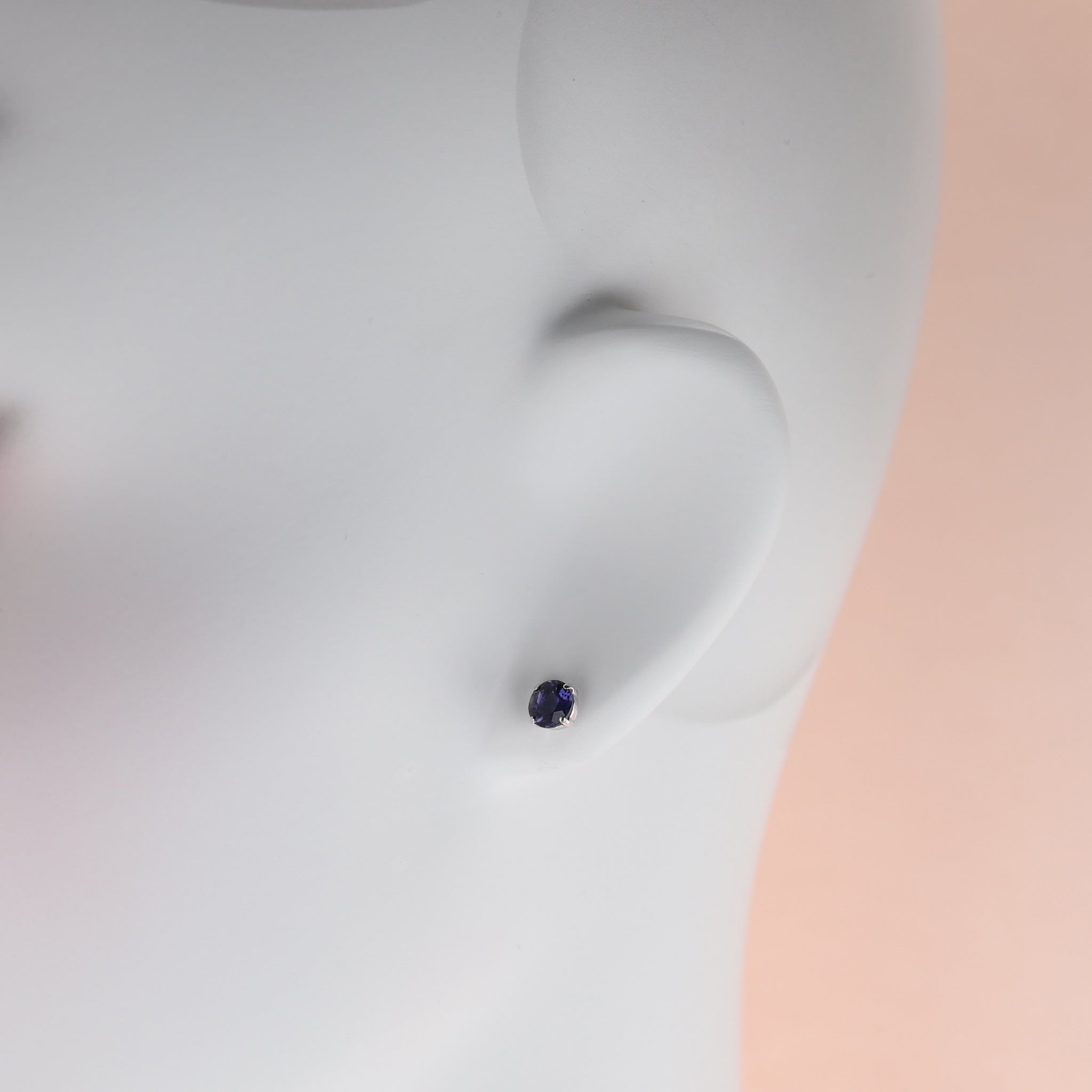 アイオライト プラチナピアス(3月誕生石)《25N00710》