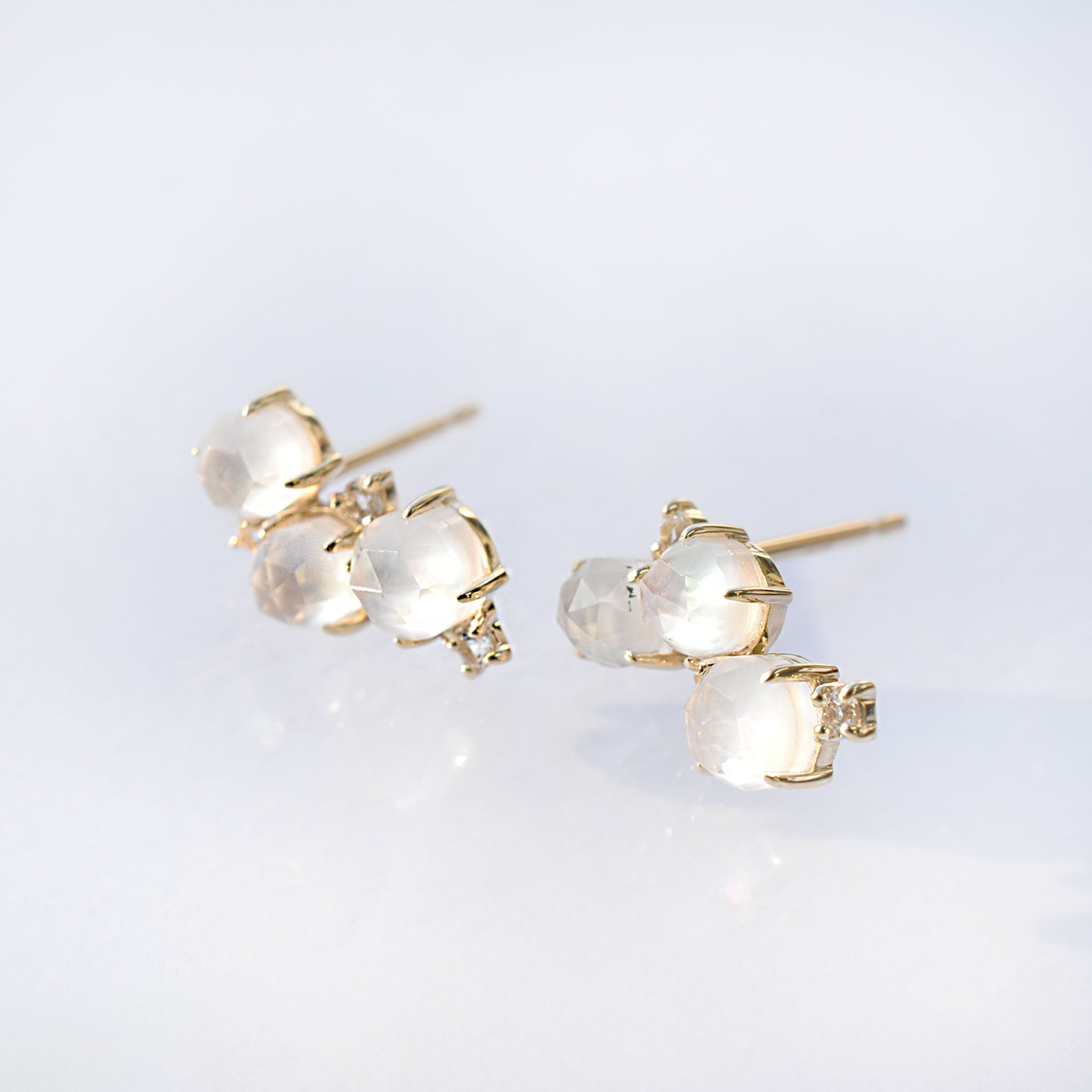 張り合わせ石(クォーツ/シェル)/ホワイトトパーズ K18ピアス《25N00808》