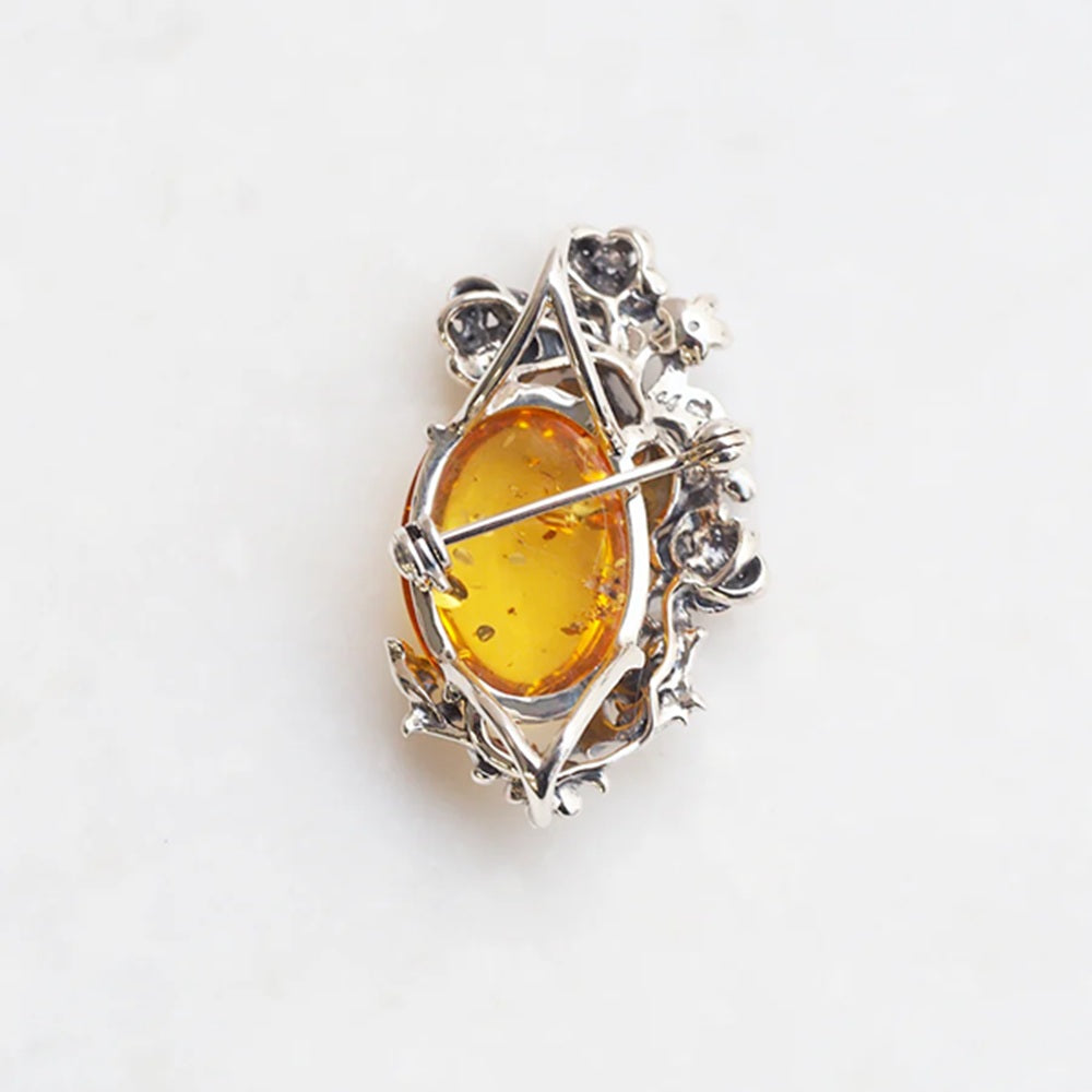 琥珀(こはく)/ホワイトトパーズ シルバーブローチ兼ペンダントトップ(やぐるまぎく)《25N00904》