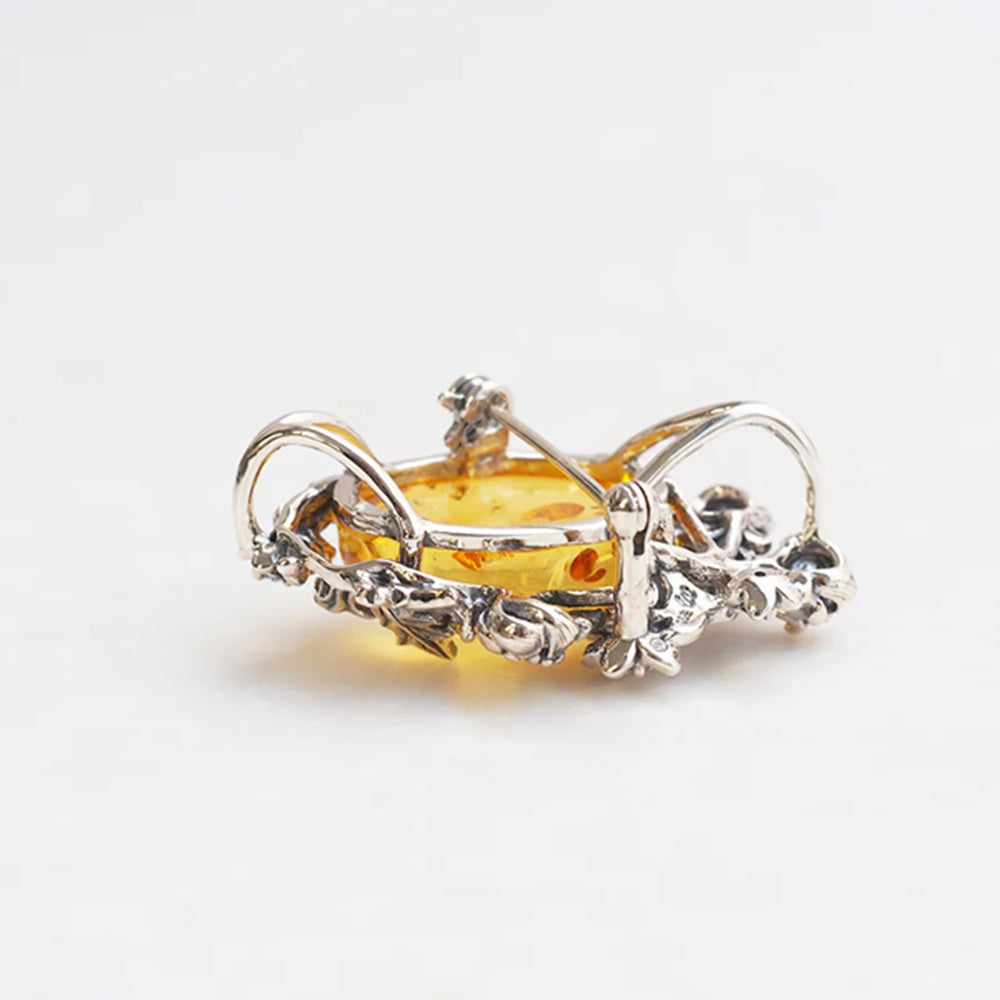 琥珀(こはく)/ホワイトトパーズ シルバーブローチ兼ペンダントトップ(やぐるまぎく)《25N00904》