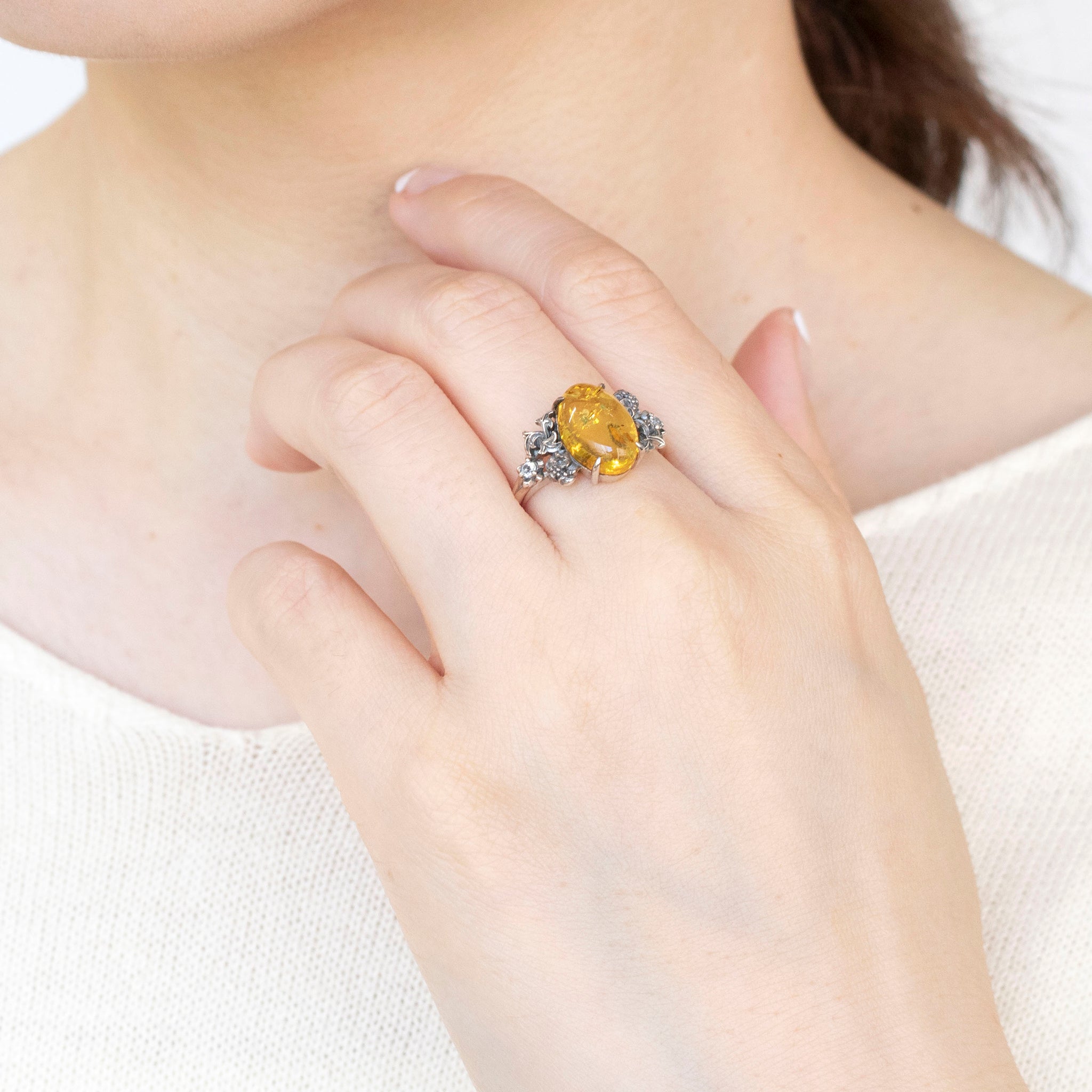 琥珀(こはく)/ホワイトトパーズ シルバーリング(やぐるまぎく)《25N00905》