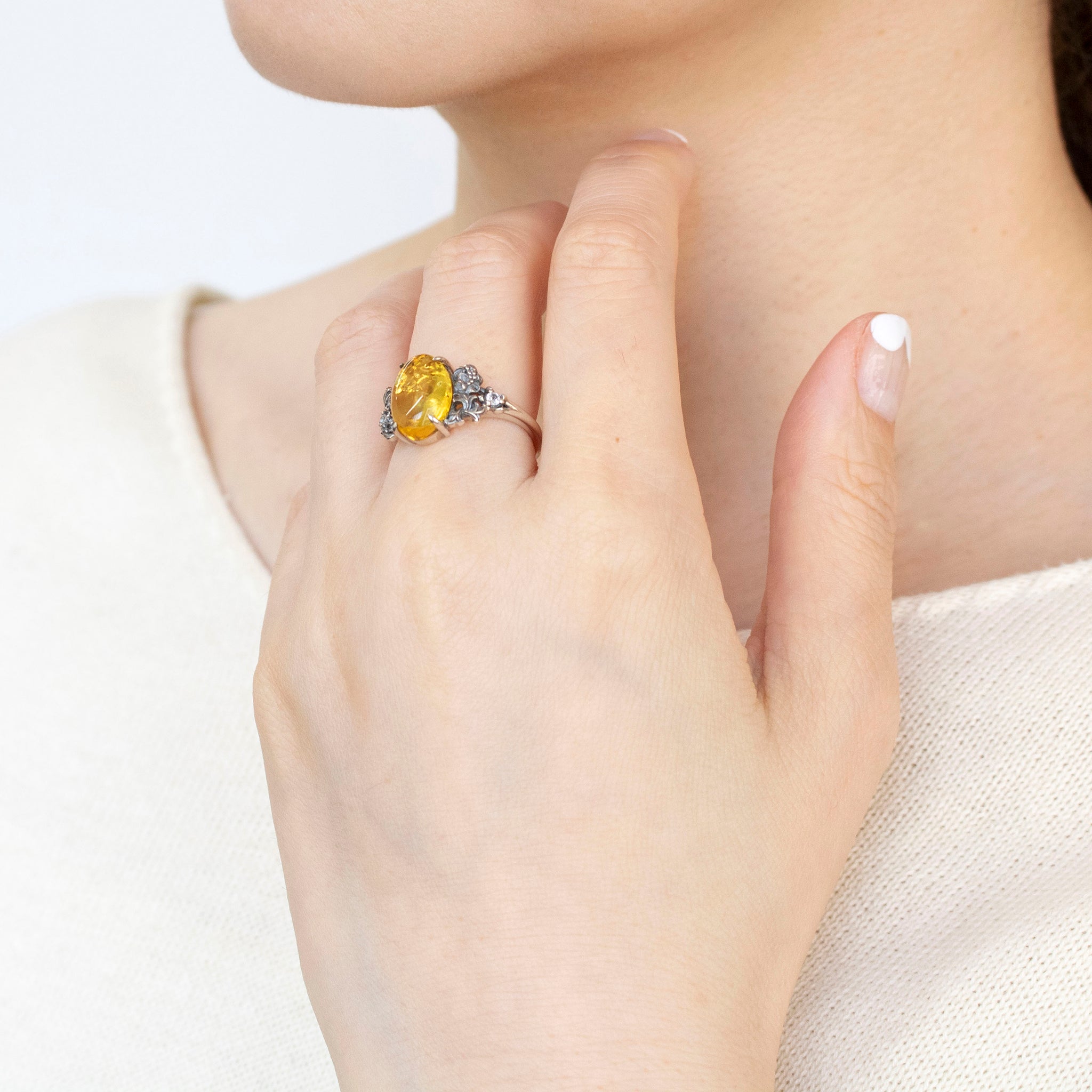 琥珀(こはく)/ホワイトトパーズ シルバーリング(やぐるまぎく)《25N00905》