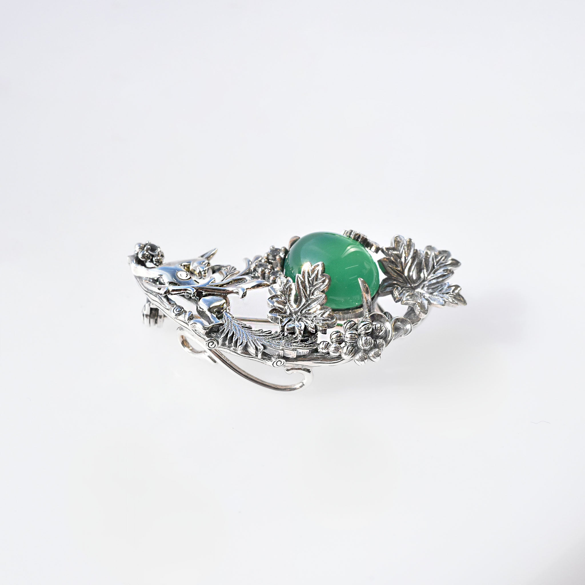 グリーンカルセドニー/ホワイトトパーズ シルバーブローチ兼ペンダントトップ(ブドウ)《25N00908》