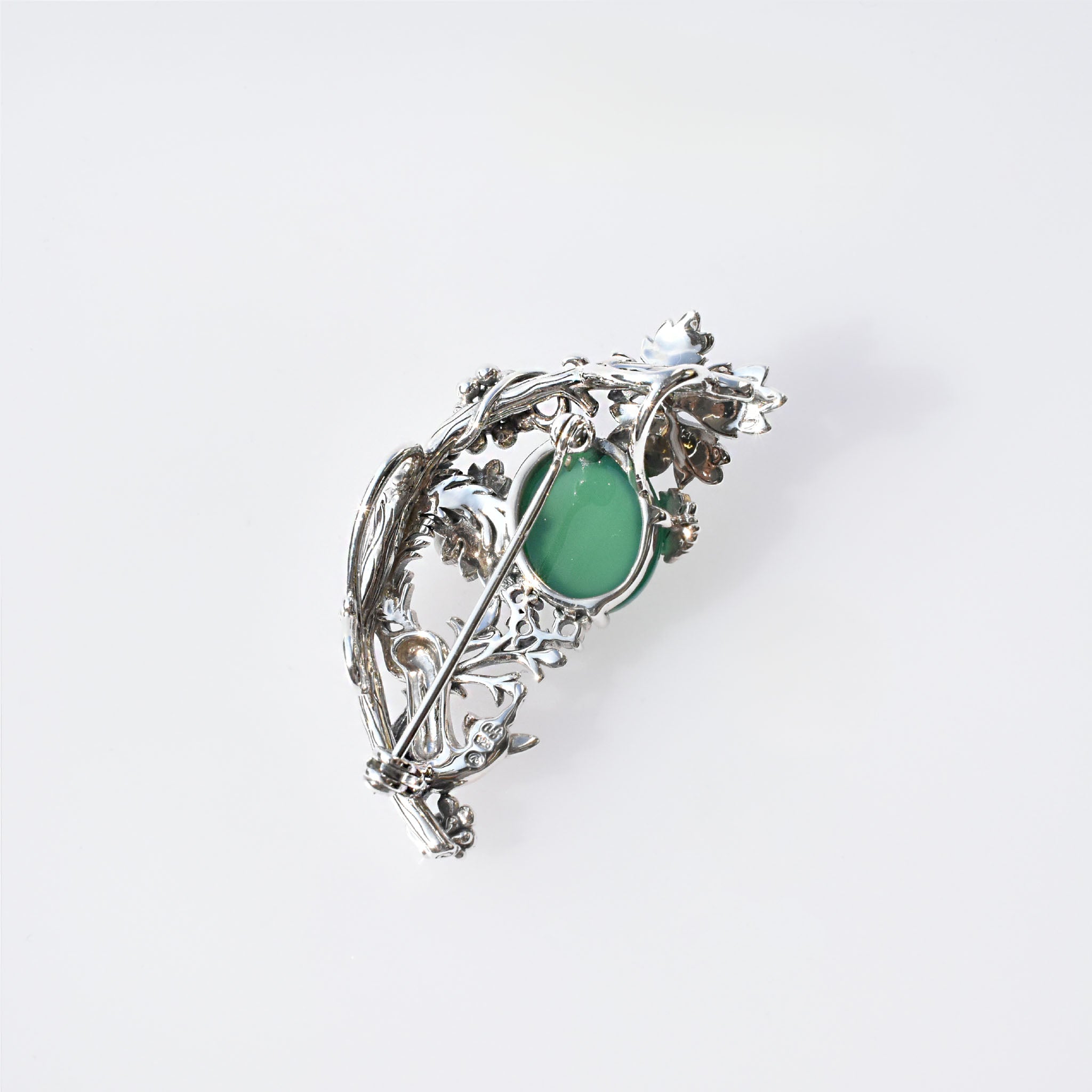 グリーンカルセドニー/ホワイトトパーズ シルバーブローチ兼ペンダントトップ(ブドウ)《25N00908》