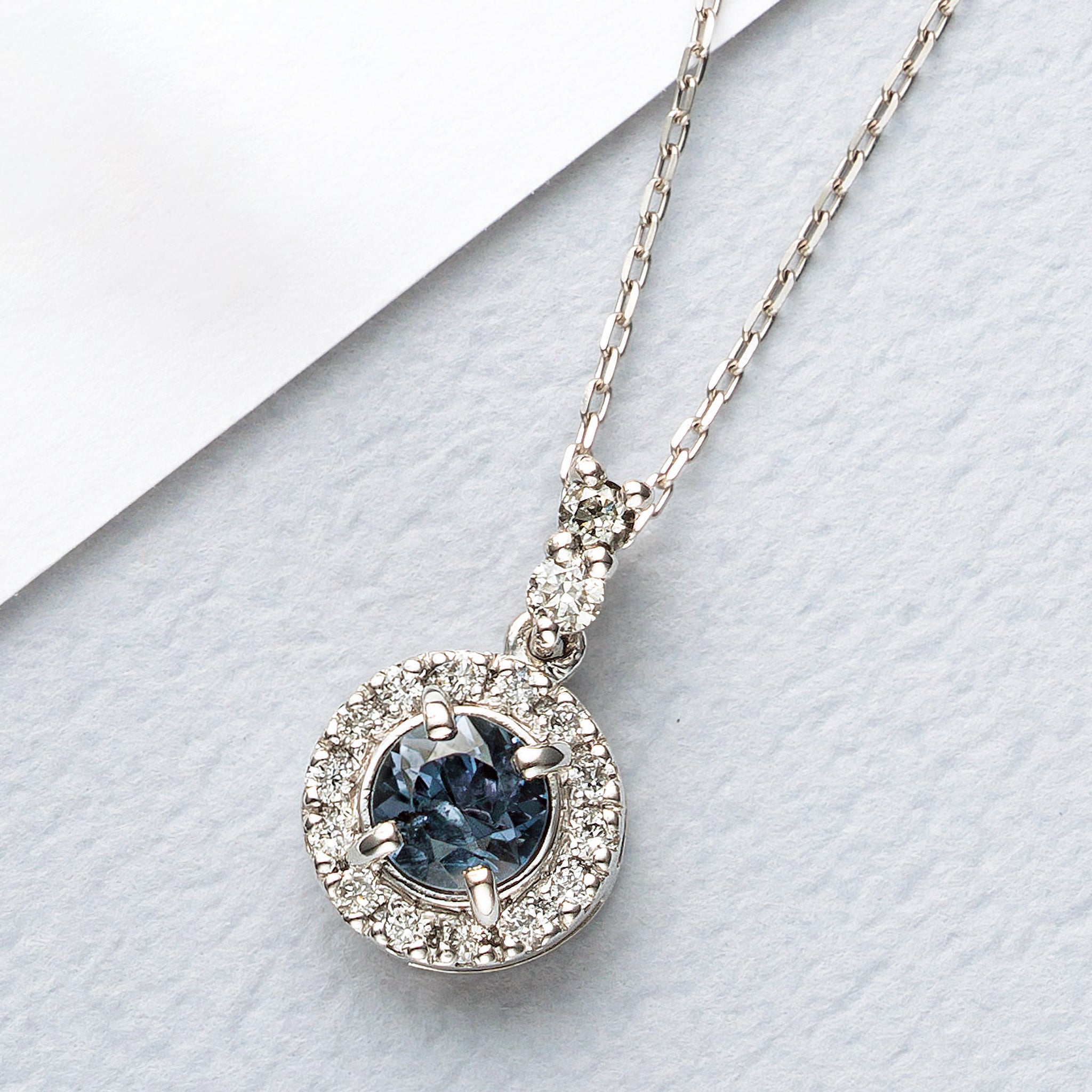 カラーチェンジガーネット/ダイヤモンド プラチナネックレス(1月誕生石)《25N01409》