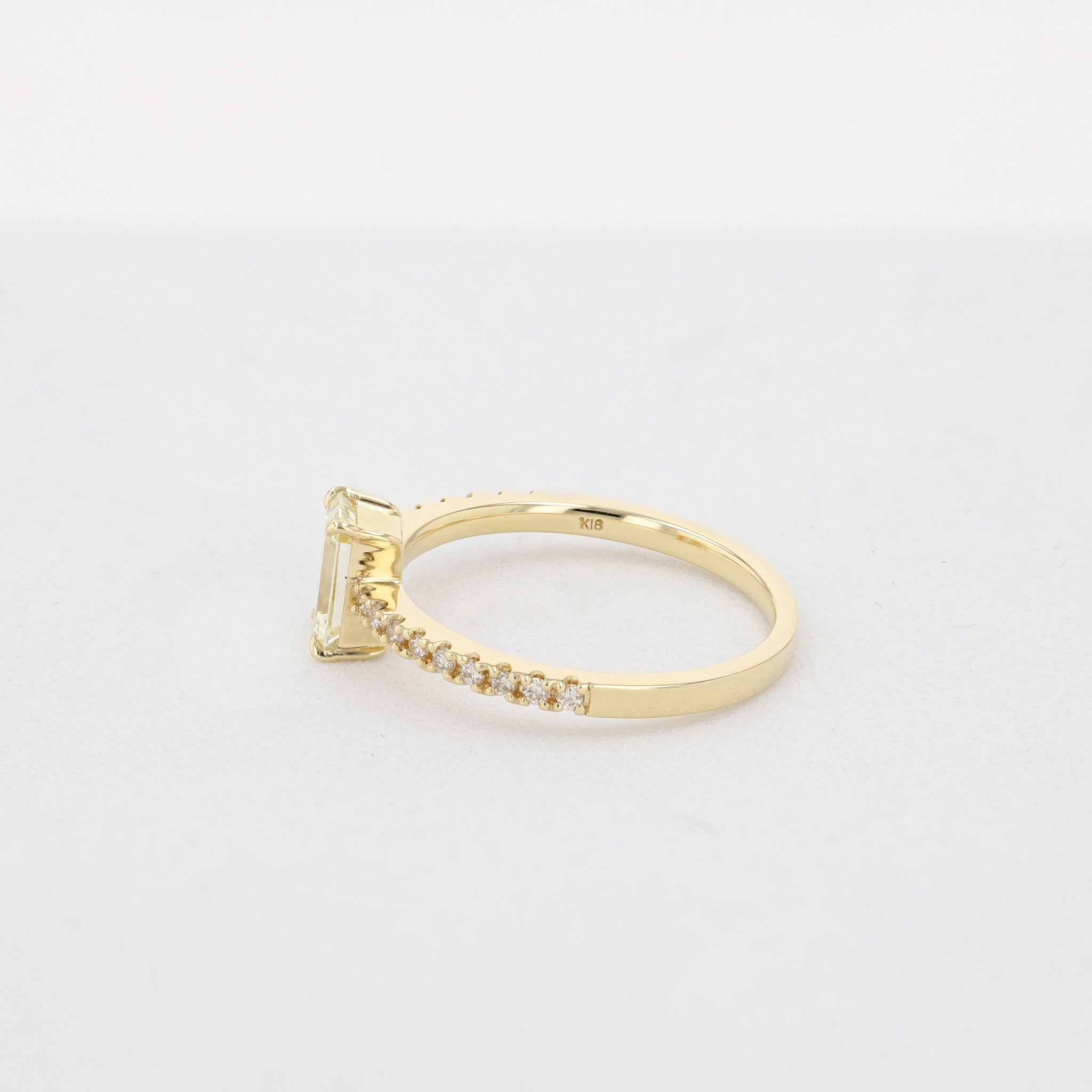 ダイヤモンド K18リング(0.6カラット/ベリーライトイエロー/VSクラス/4月誕生石/グレーディングレポート付)《25N01501》