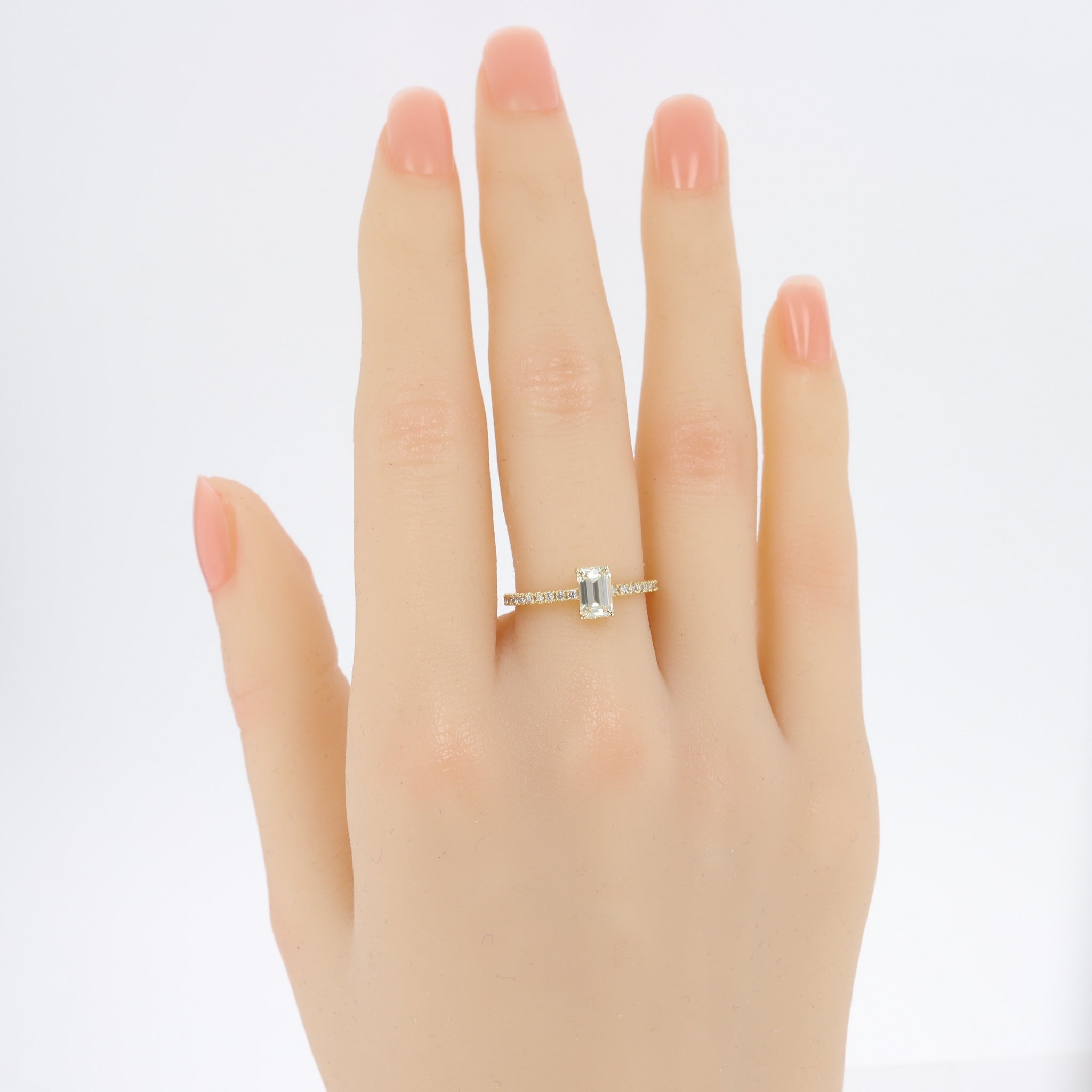 ダイヤモンド K18リング(0.6カラット/ベリーライトイエロー/VSクラス/4月誕生石/グレーディングレポート付)《25N01501》