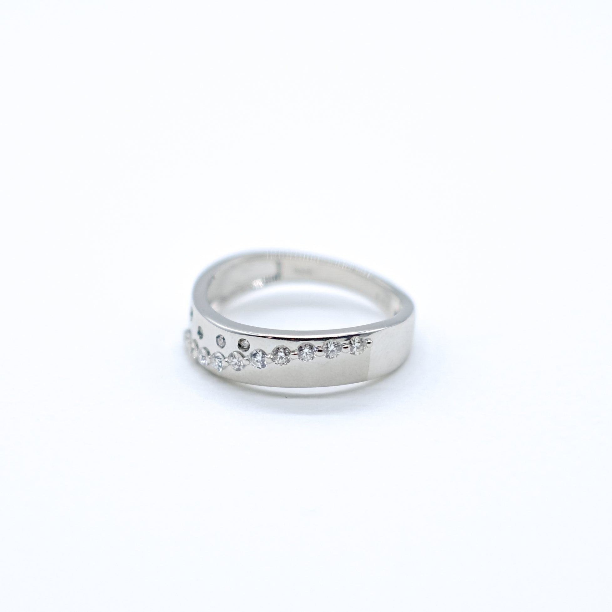 ダイヤモンド プラチナリング《25N01503》