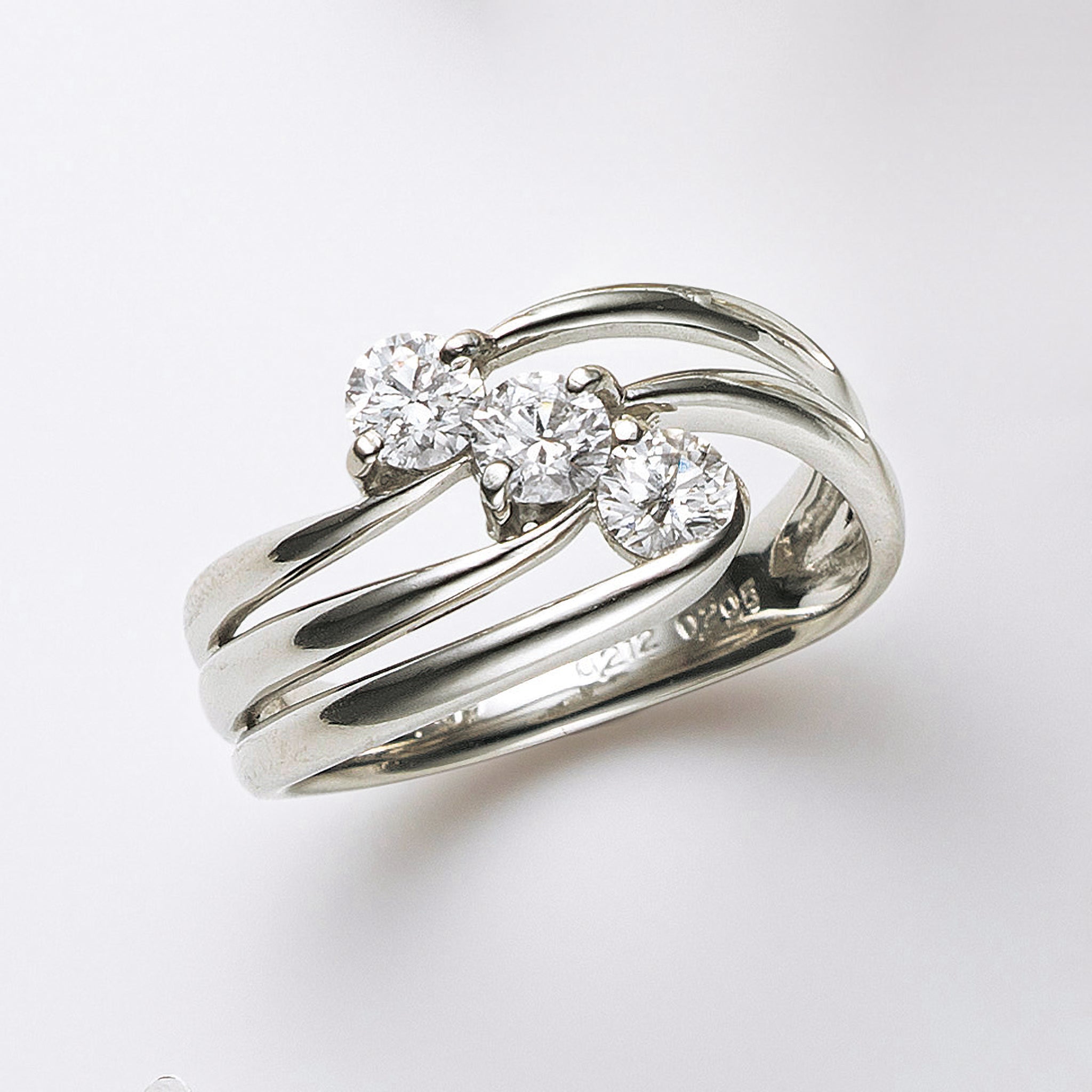 ダイヤモンド プラチナリング(鑑別書付)《25N01504》