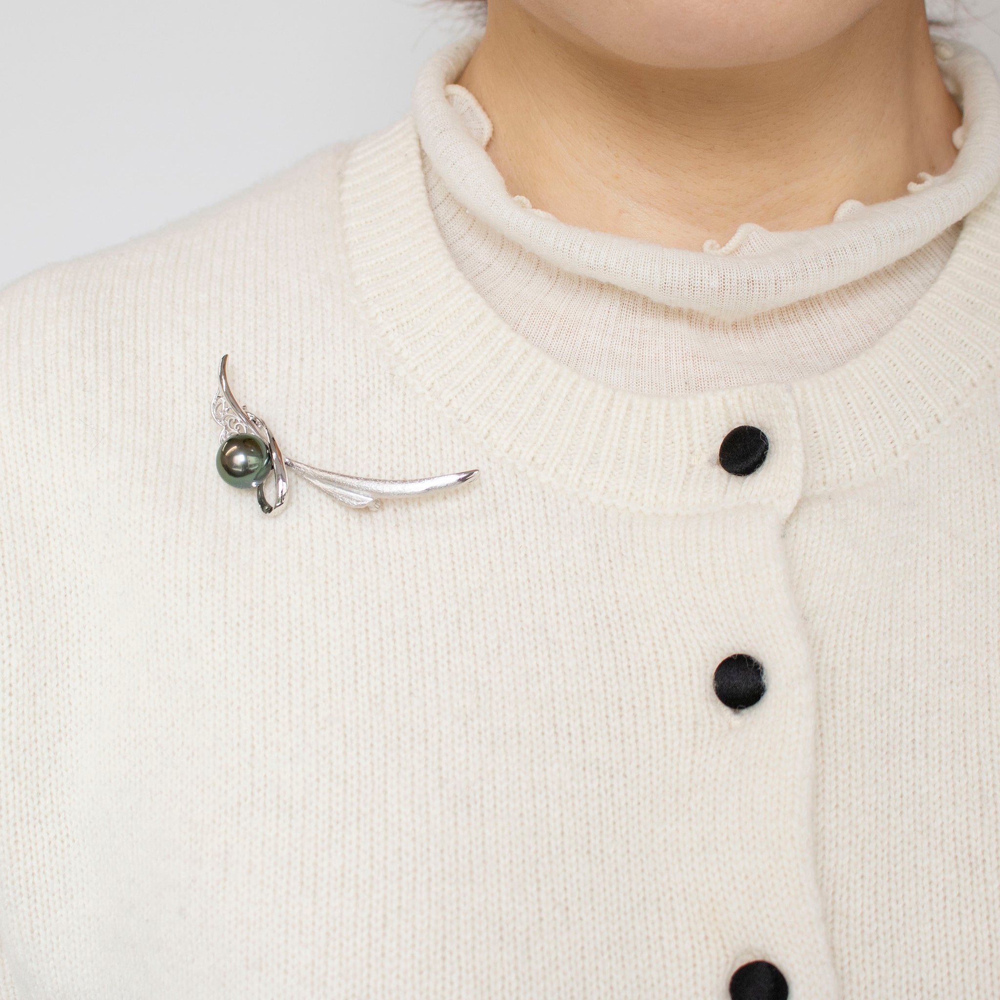 パール シルバーブローチ(黒蝶真珠/11mm/6月誕生石)《25N01506》