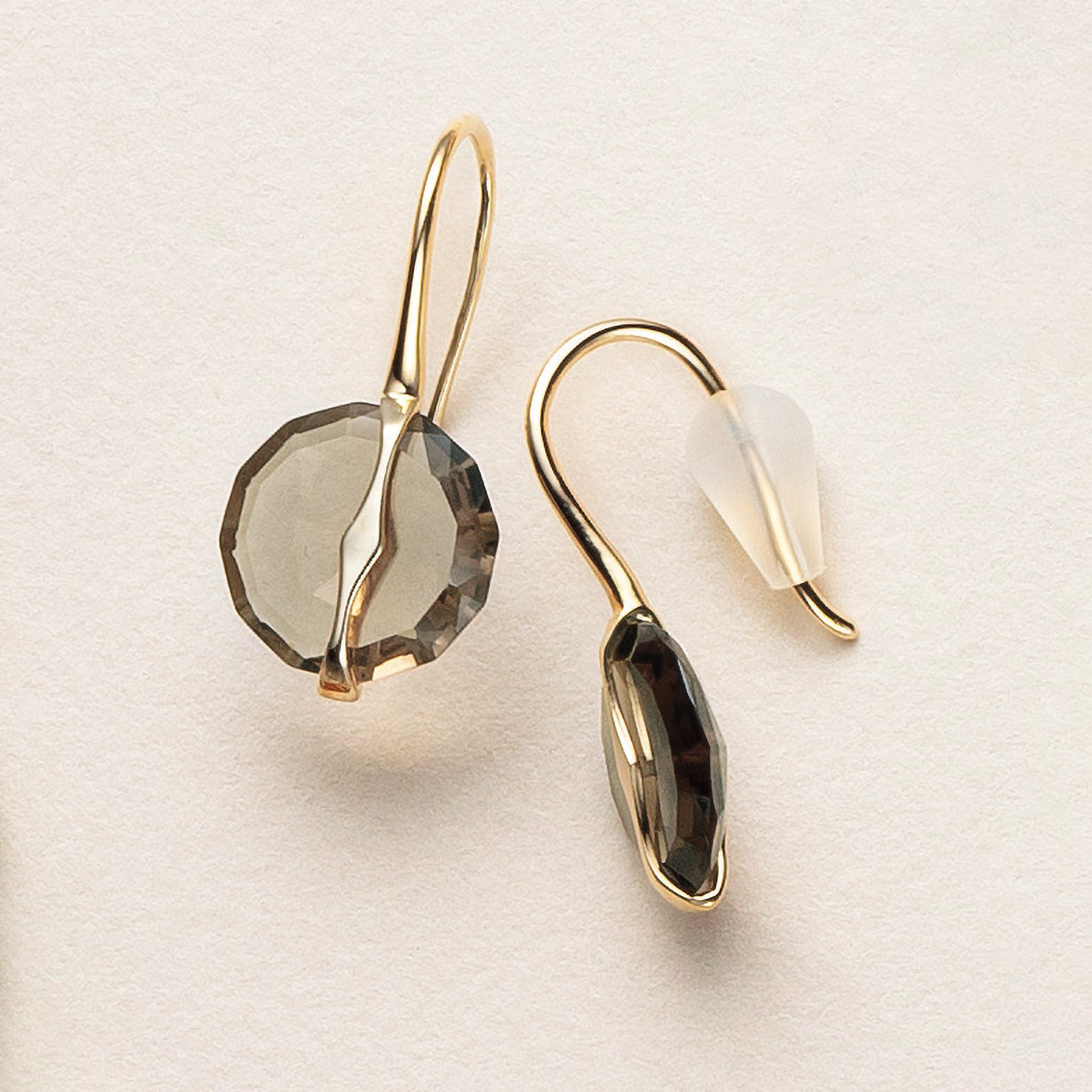 スモーキークォーツ K10ピアス(3.3カラット)《25N01601》