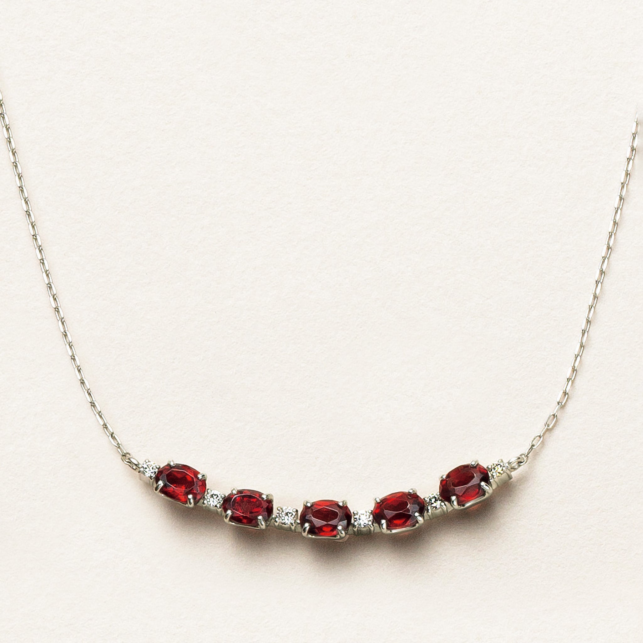 ガーネット/ダイヤモンド プラチナネックレス(1月誕生石)《25N01609》