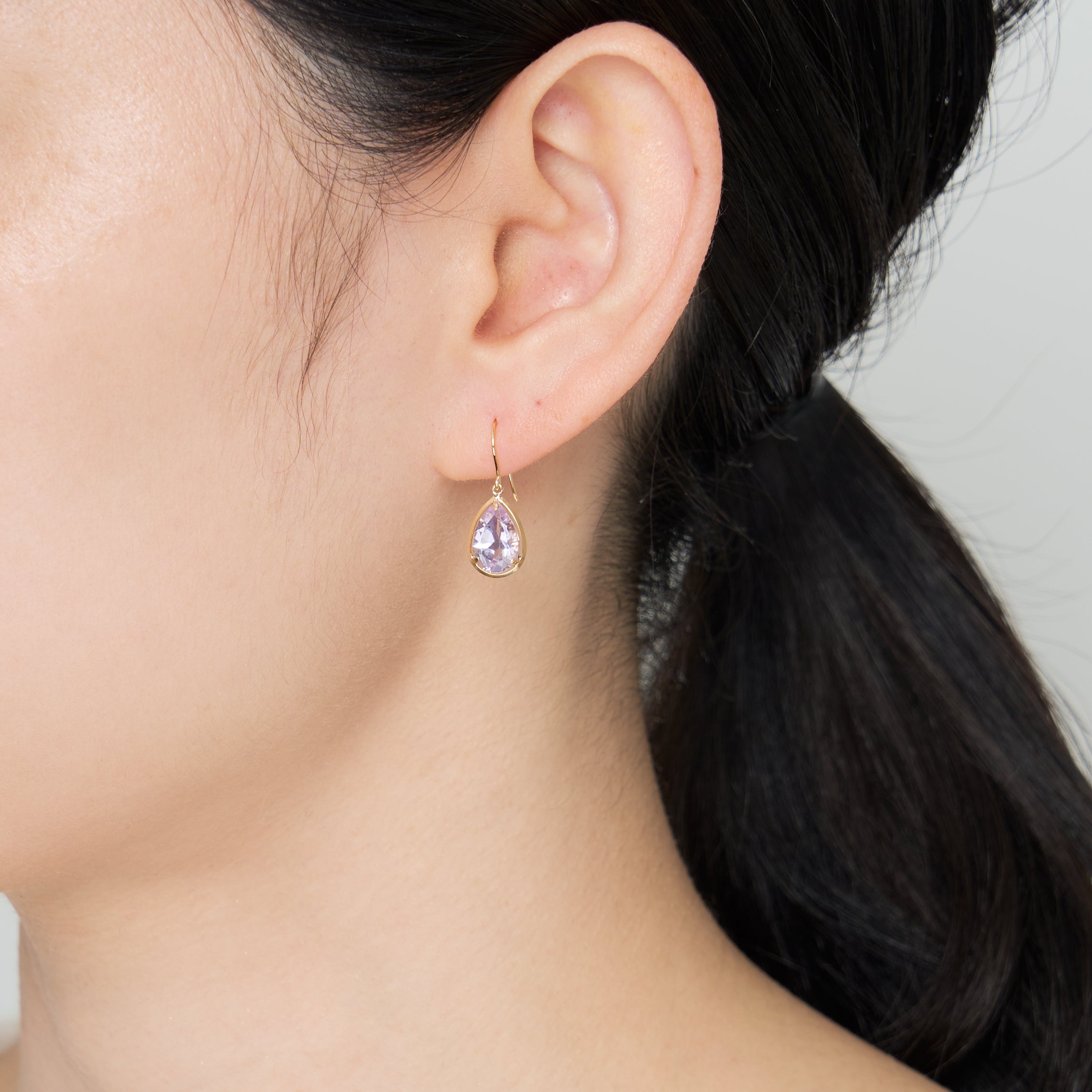 アメシスト K18ピアス(ペアシェイプ/2月誕生石)《25N01701》