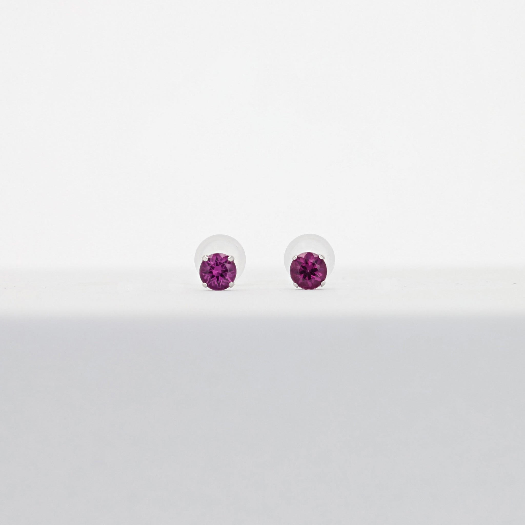 ガーネット プラチナピアス(1月誕生石)《25N01702》