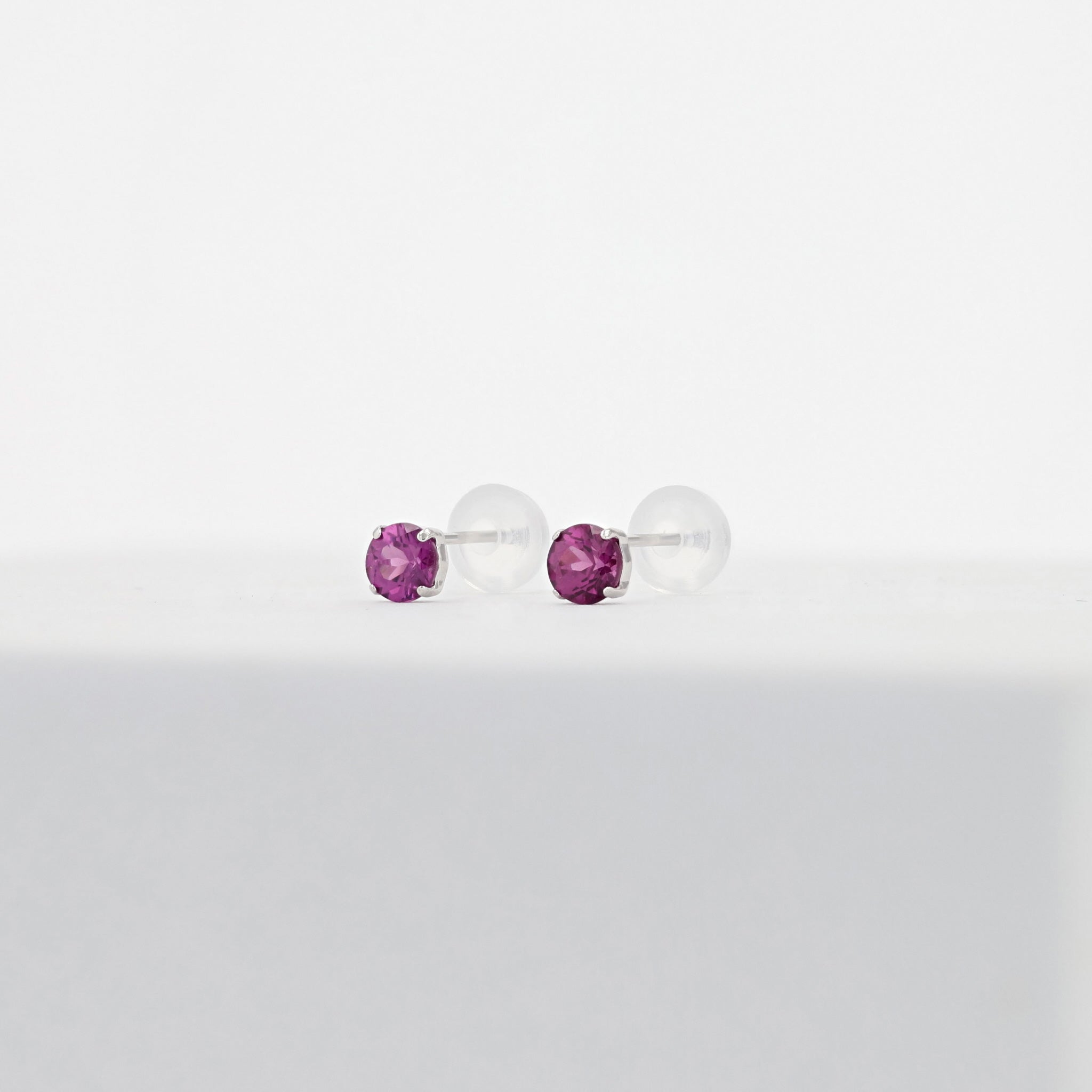 ガーネット プラチナピアス(1月誕生石)《25N01702》