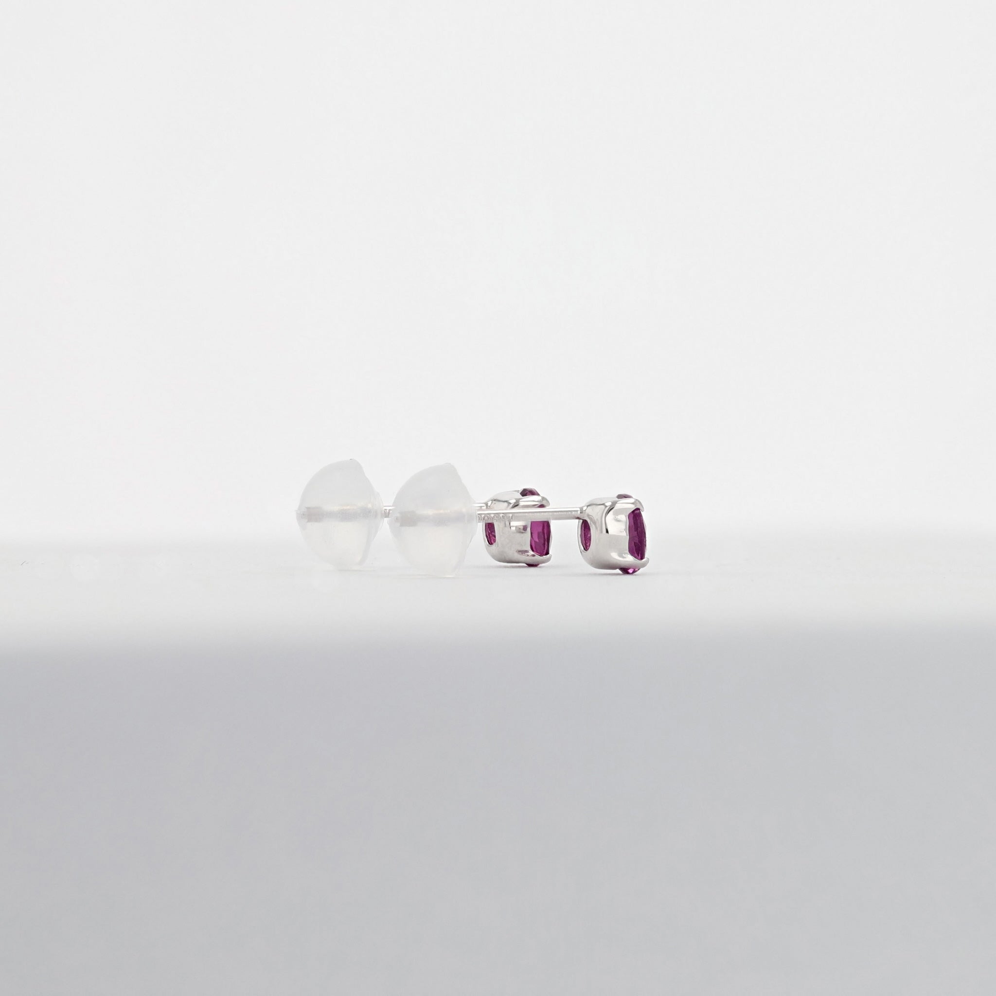 ガーネット プラチナピアス(1月誕生石)《25N01702》