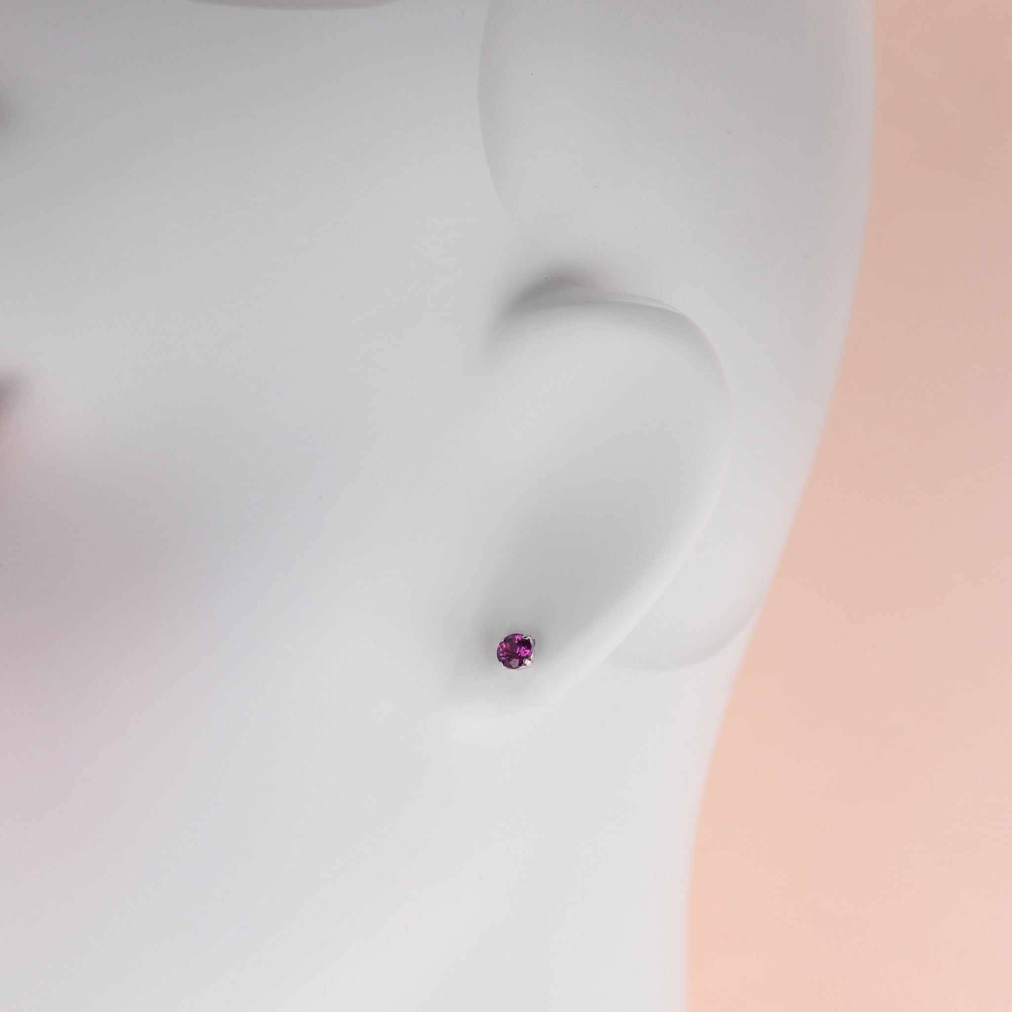 ガーネット プラチナピアス(1月誕生石)《25N01702》