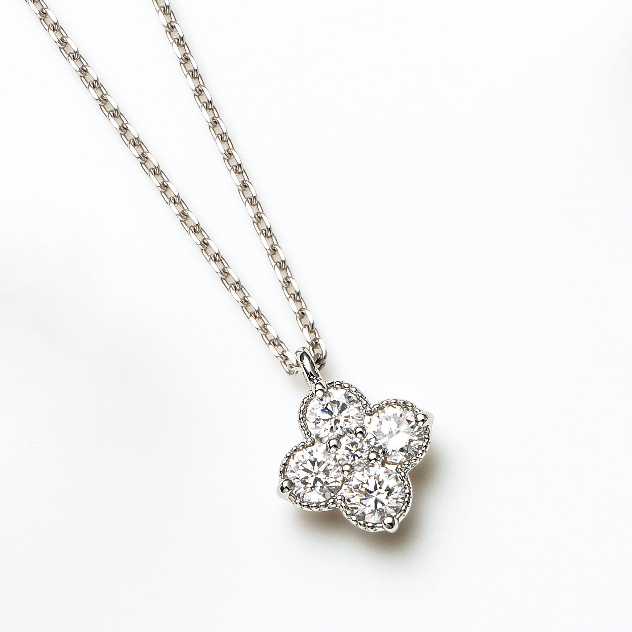 ダイヤモンド プラチナネックレス(フラワーモチーフ/4月誕生石)《25N01806》