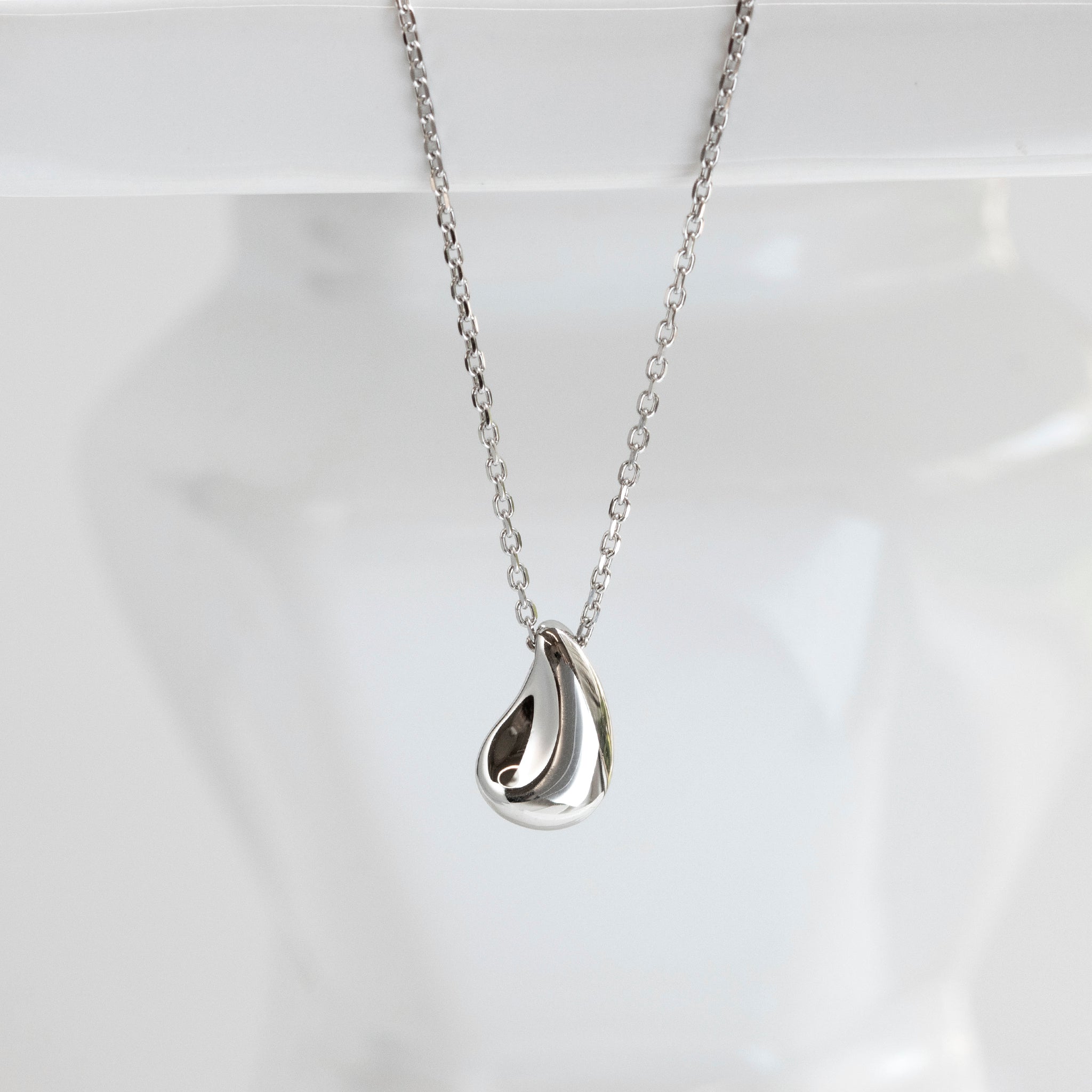 プラチナネックレス(雫モチーフ)《25N01903》