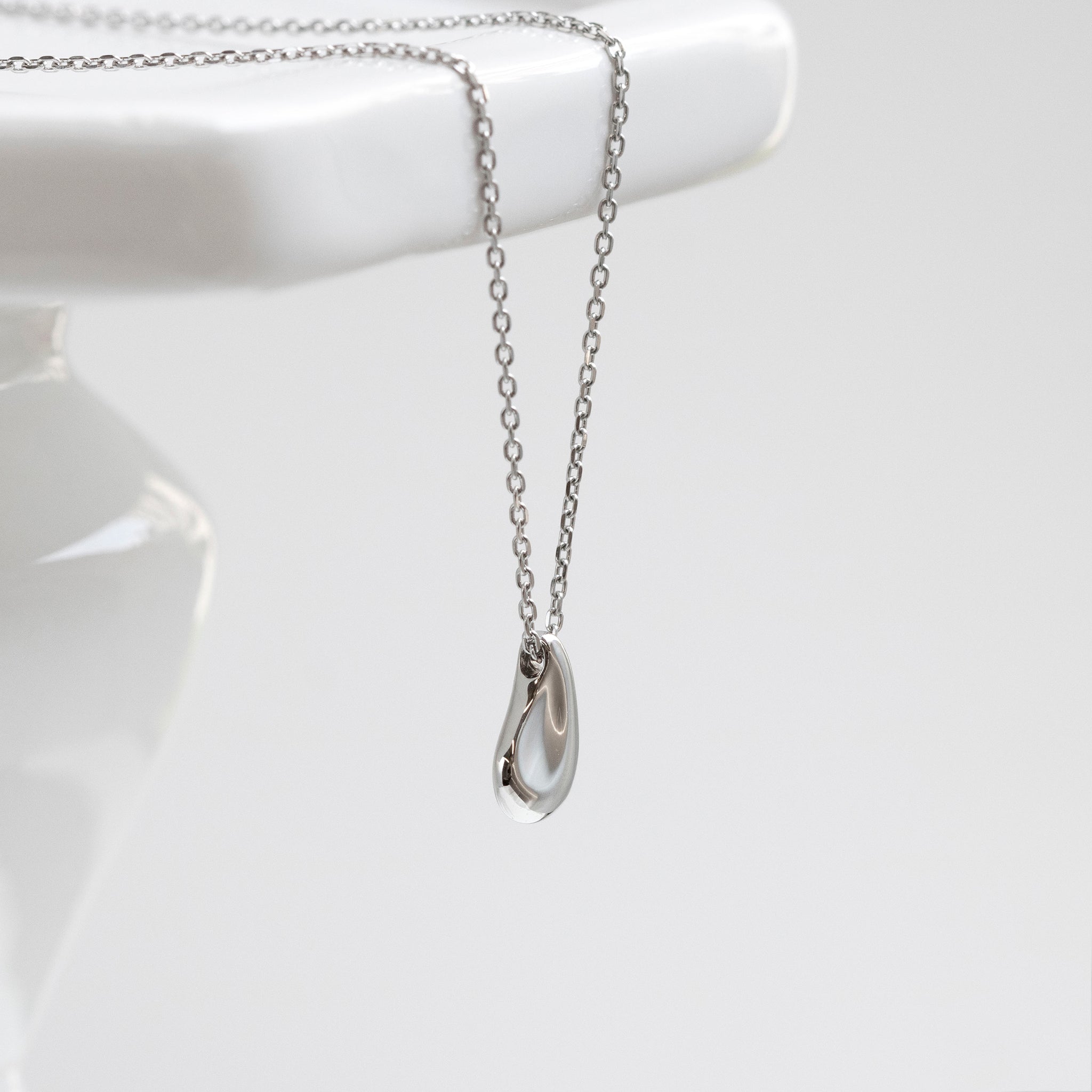 プラチナネックレス(雫モチーフ)《25N01903》