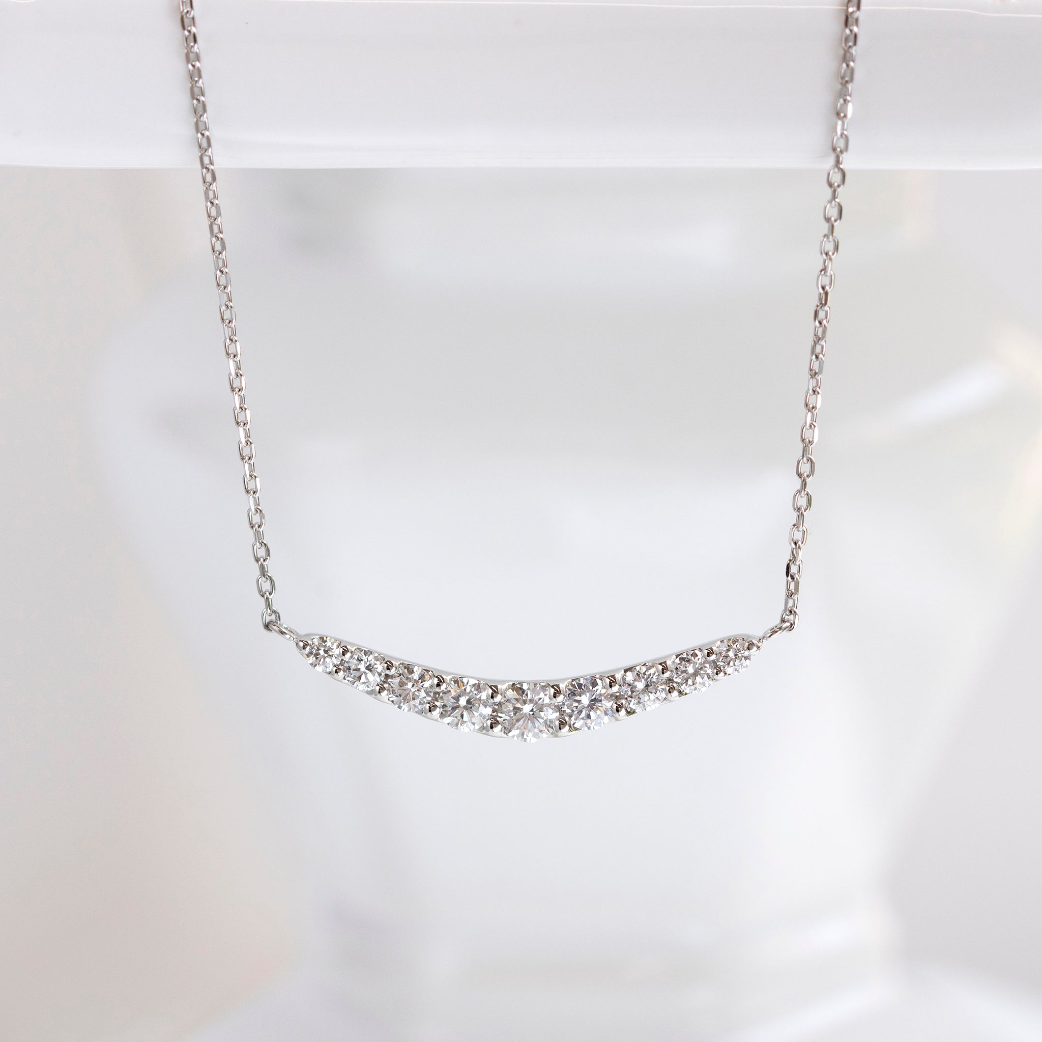 ダイヤモンド プラチナネックレス(4月誕生石/鑑別書付)《25N01904》