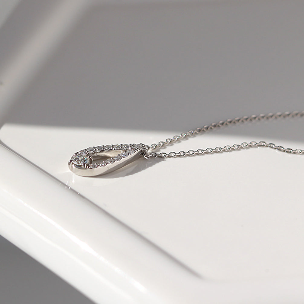 ダイヤモンド プラチナネックレス(雫モチーフ/4月誕生石)《25N01907》