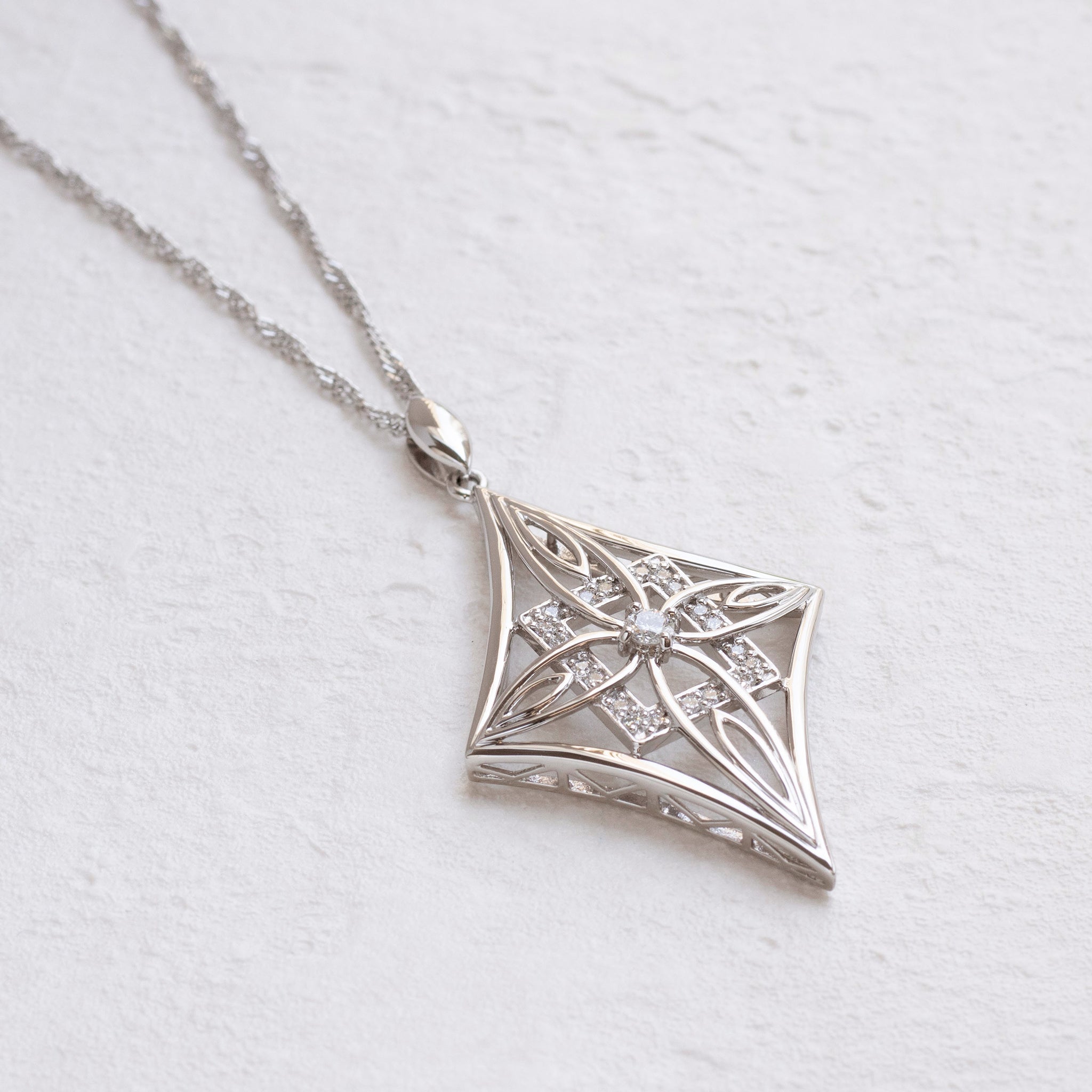 ダイヤモンド プラチナネックレス(ロング/60cm/4月誕生石/鑑別書付)《25N01910》