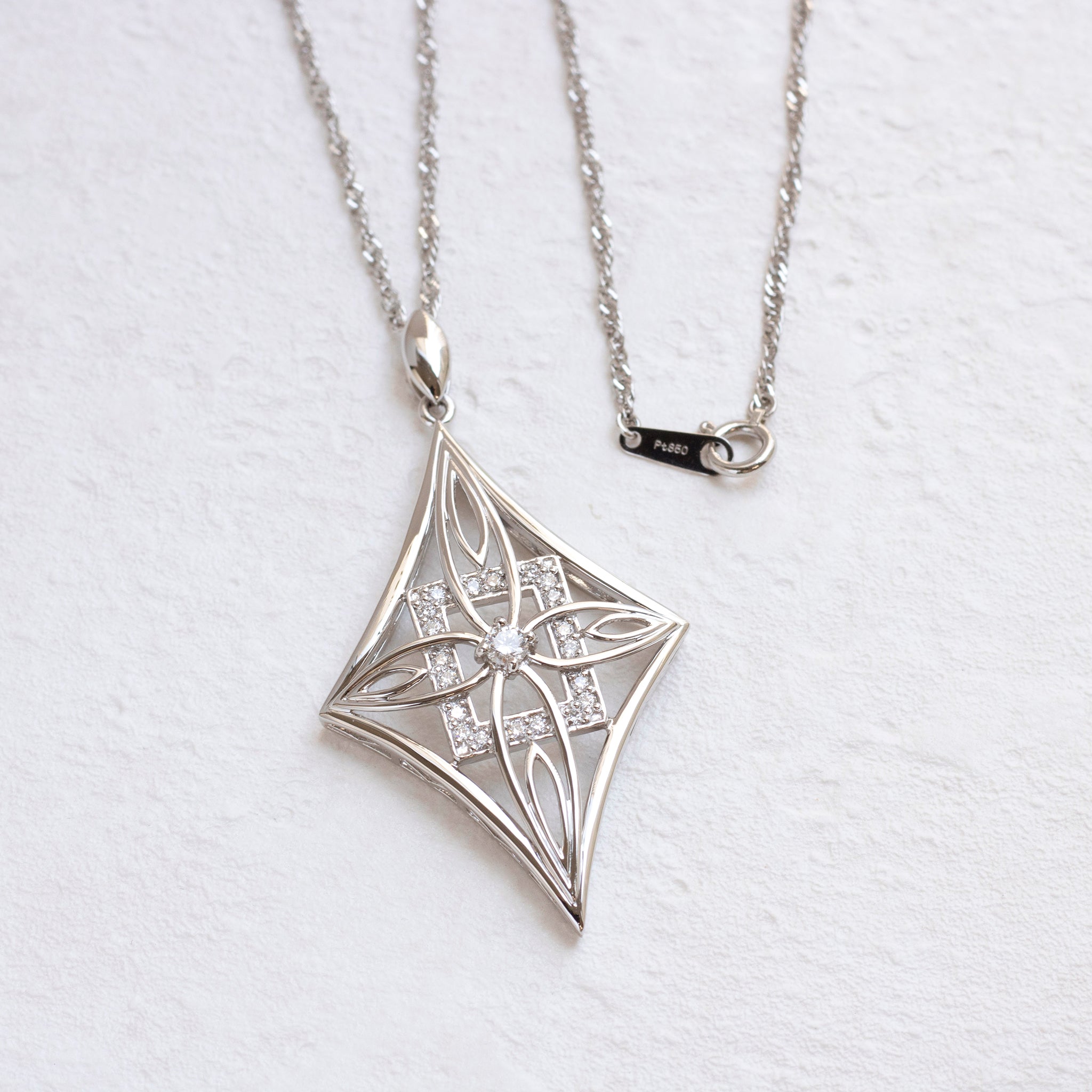 ダイヤモンド プラチナネックレス(ロング/60cm/4月誕生石/鑑別書付)《25N01910》