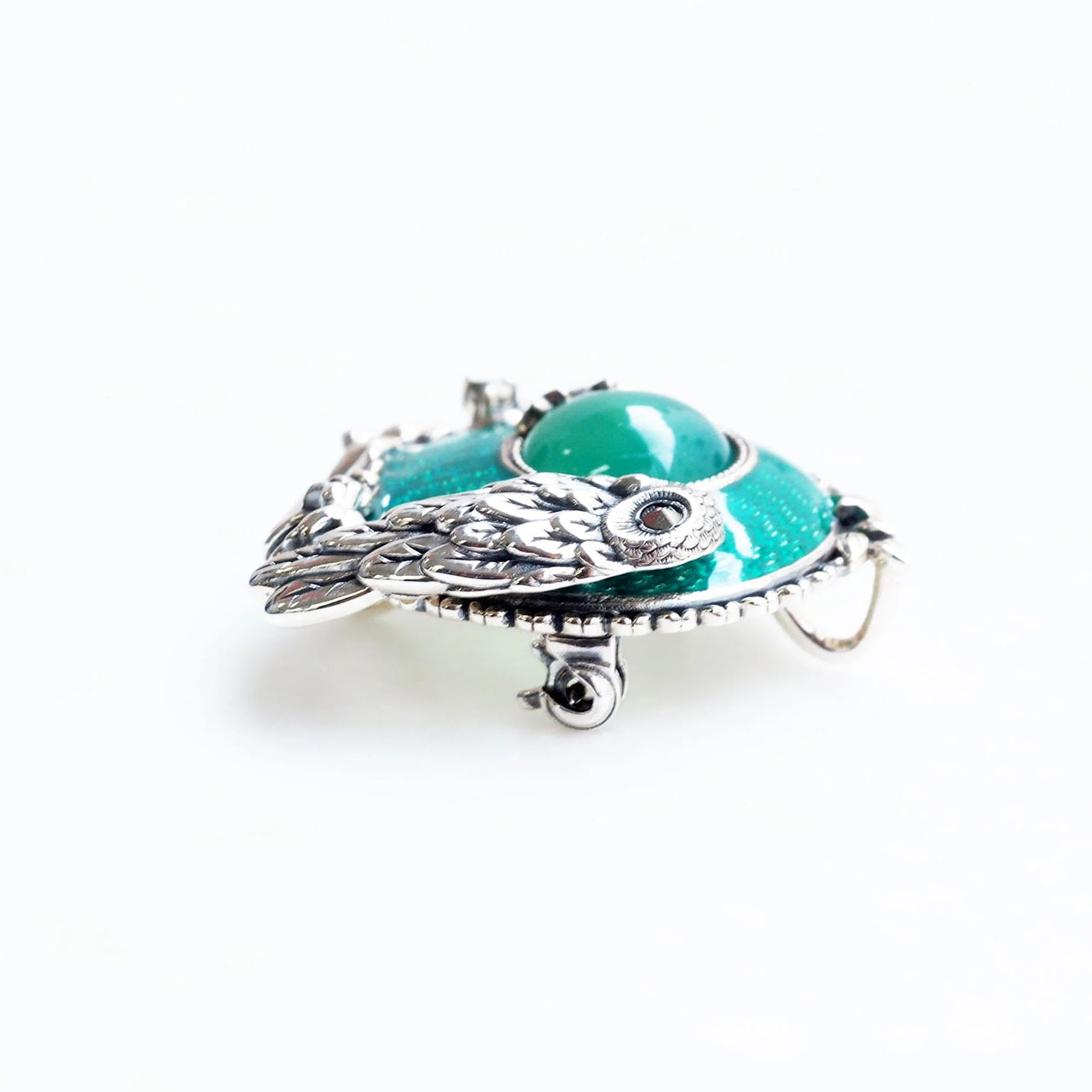 エナメル/グリーンカルセドニー シルバーブローチ兼ペンダントトップ(フクロウモチーフ)《25N02106》