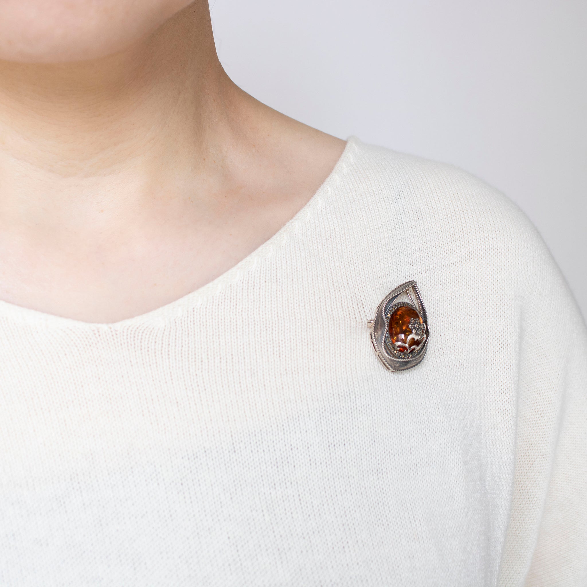 琥珀(こはく)/マルカジット シルバーブローチ兼ペンダントトップ《25N02107》