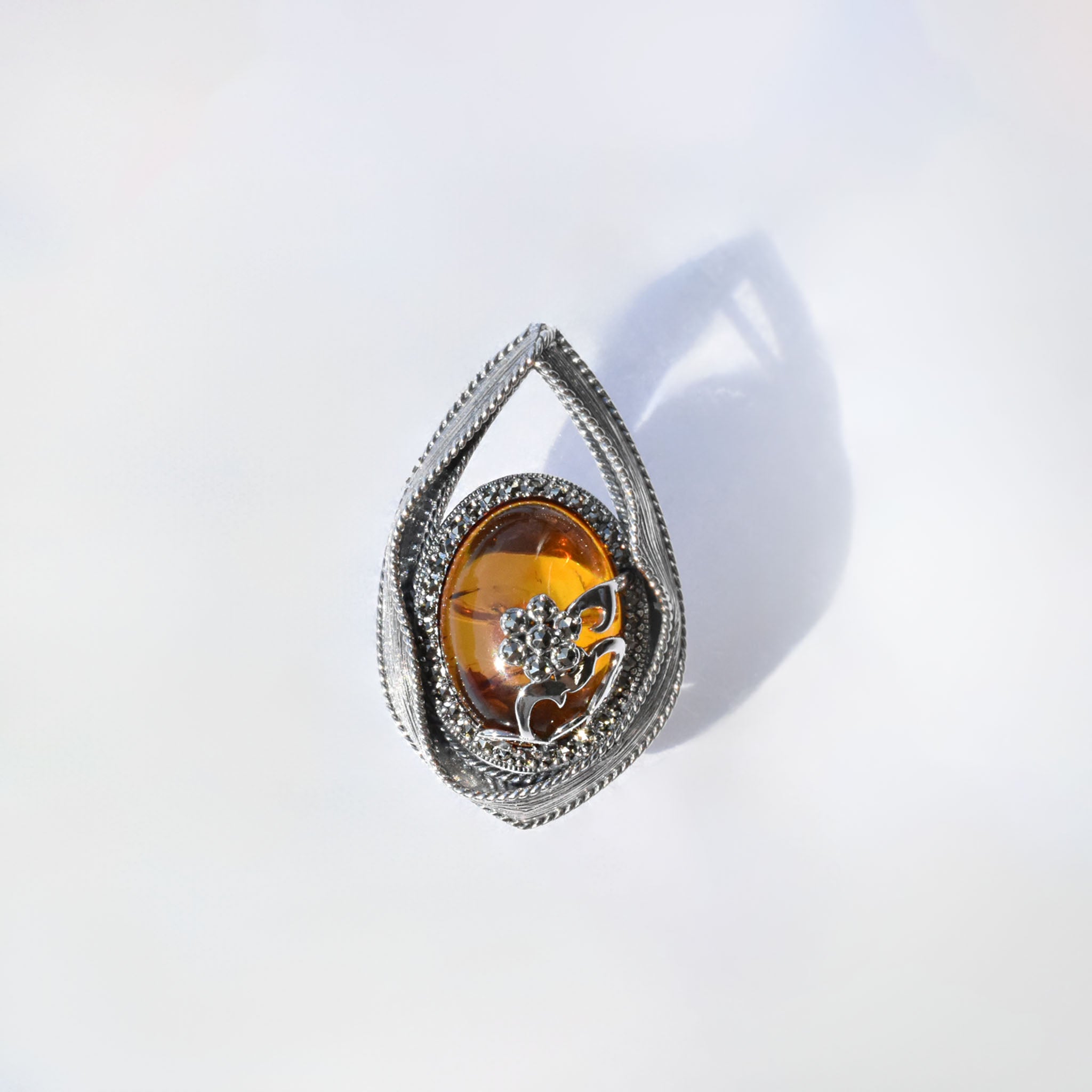 琥珀(こはく)/マルカジット シルバーブローチ兼ペンダントトップ《25N02107》