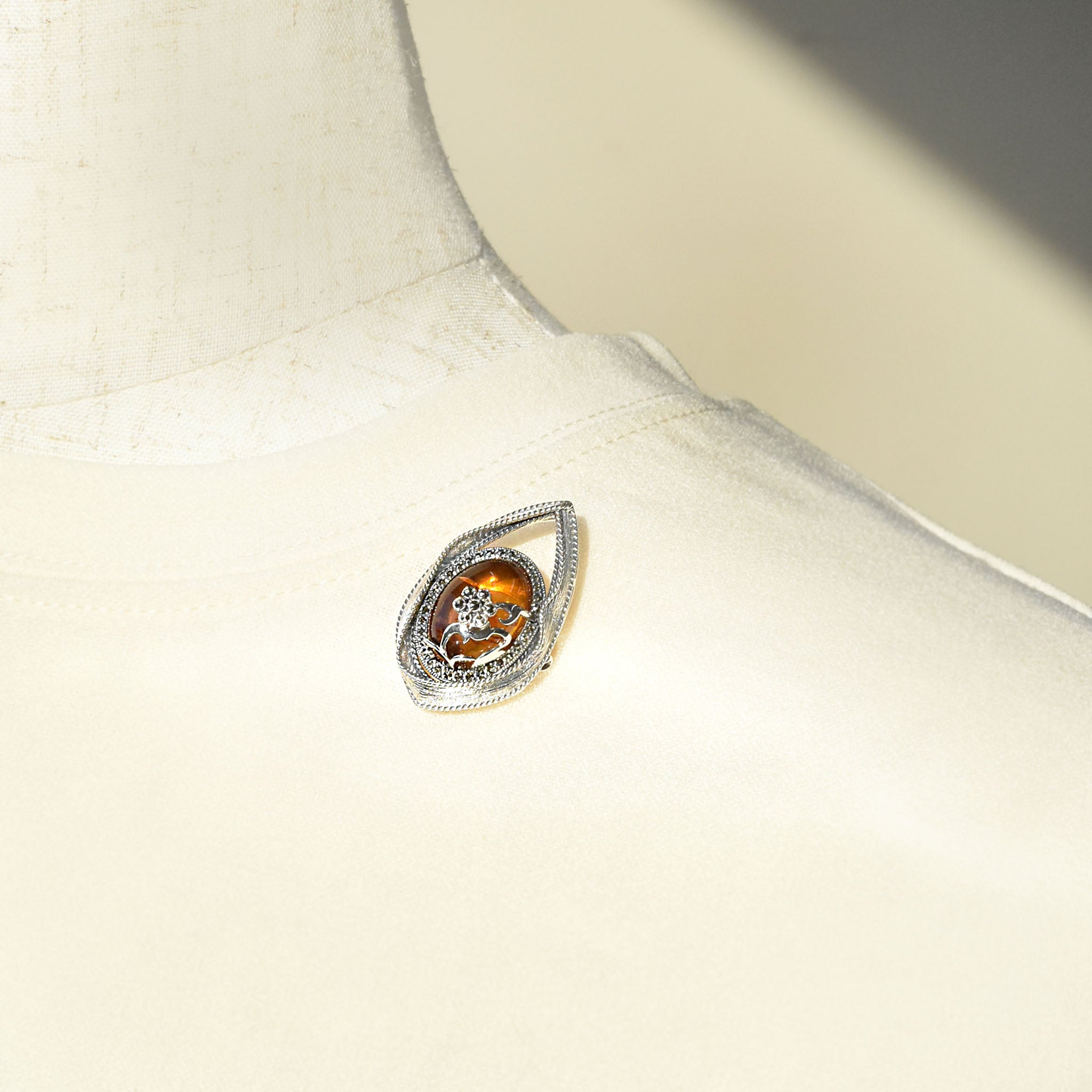 琥珀(こはく)/マルカジット シルバーブローチ兼ペンダントトップ《25N02107》