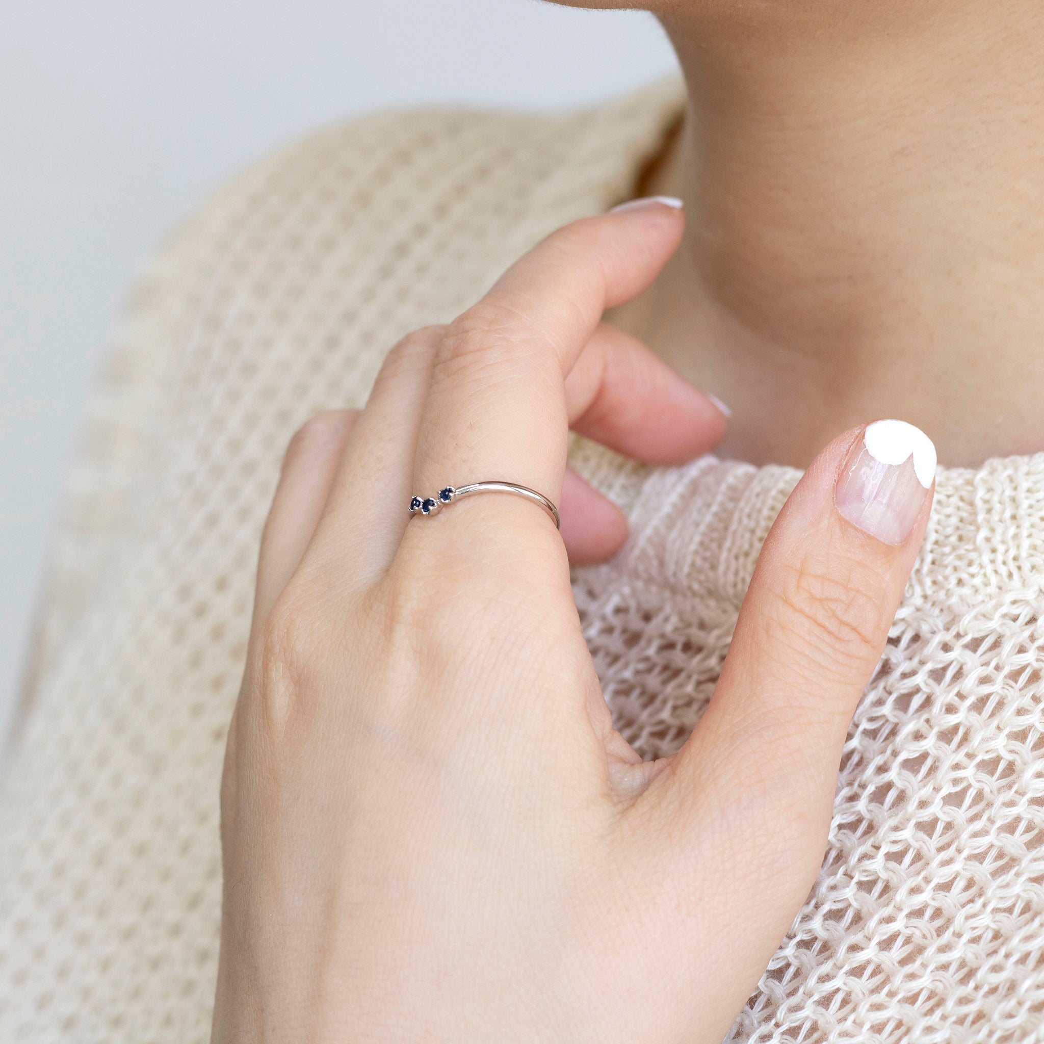 サファイア プラチナリング(V字/9月誕生石)《25N02204》