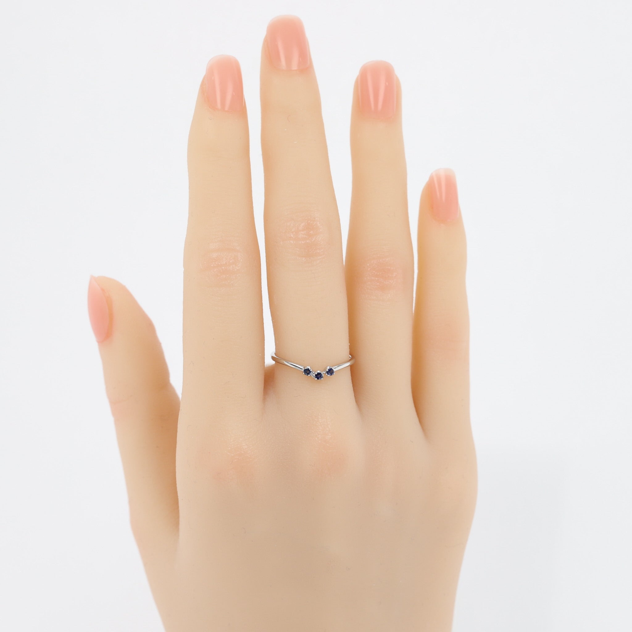 サファイア プラチナリング(V字/9月誕生石)《25N02204》